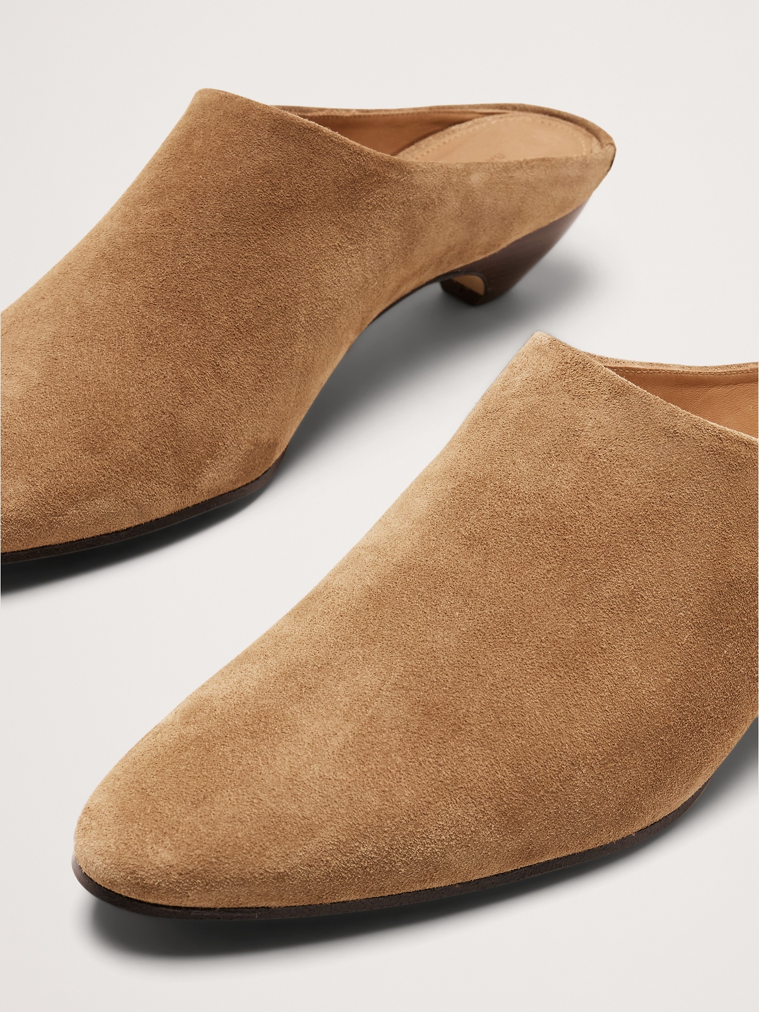 Женские сабо Banana Republic Italian Mule, цвет: Бежевый замшевый — фото 6