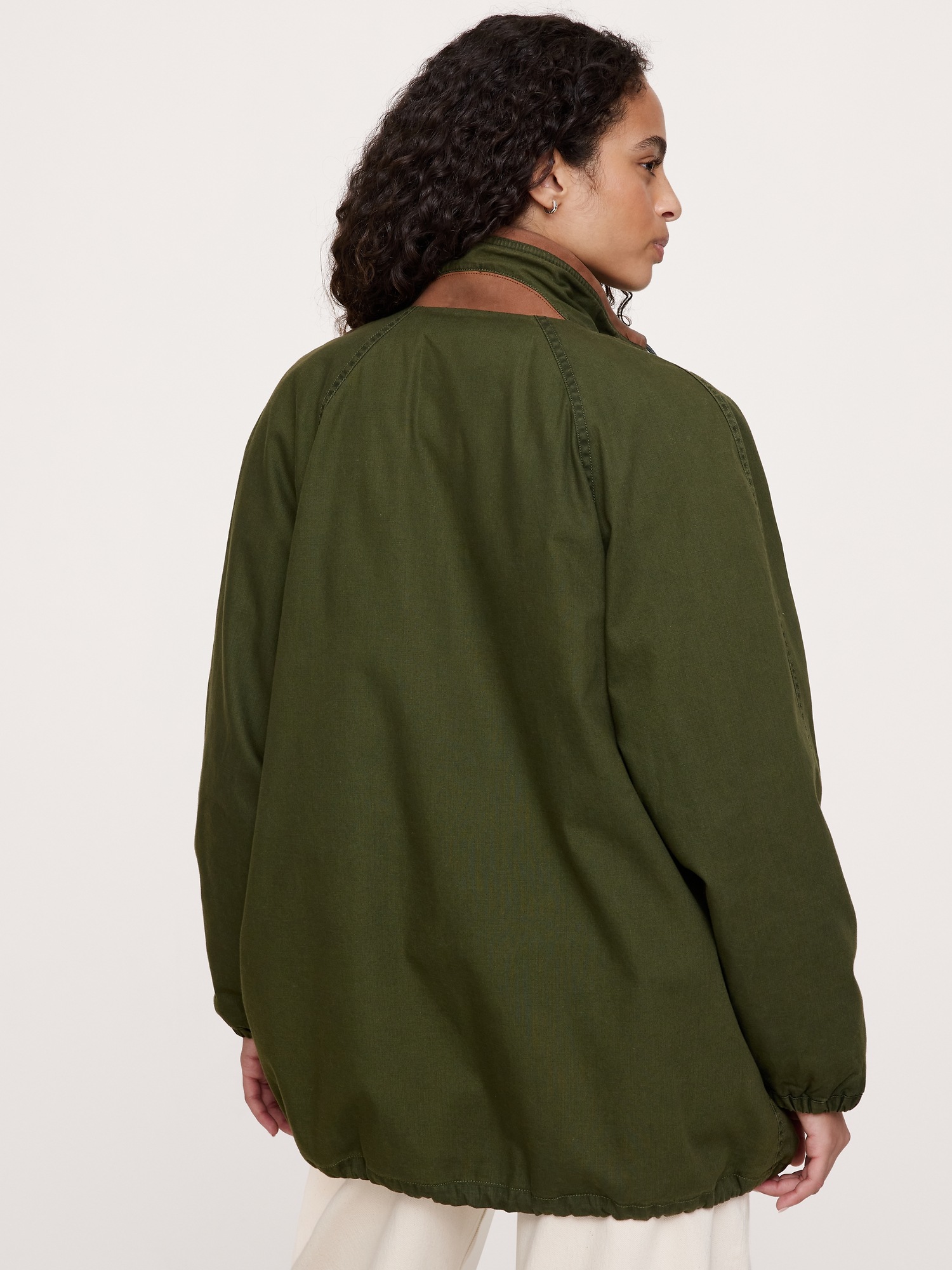 Женская куртка Banana Republic Archive Reissue Cotton Utility, цвет: Оливковый зелёный — фото 2