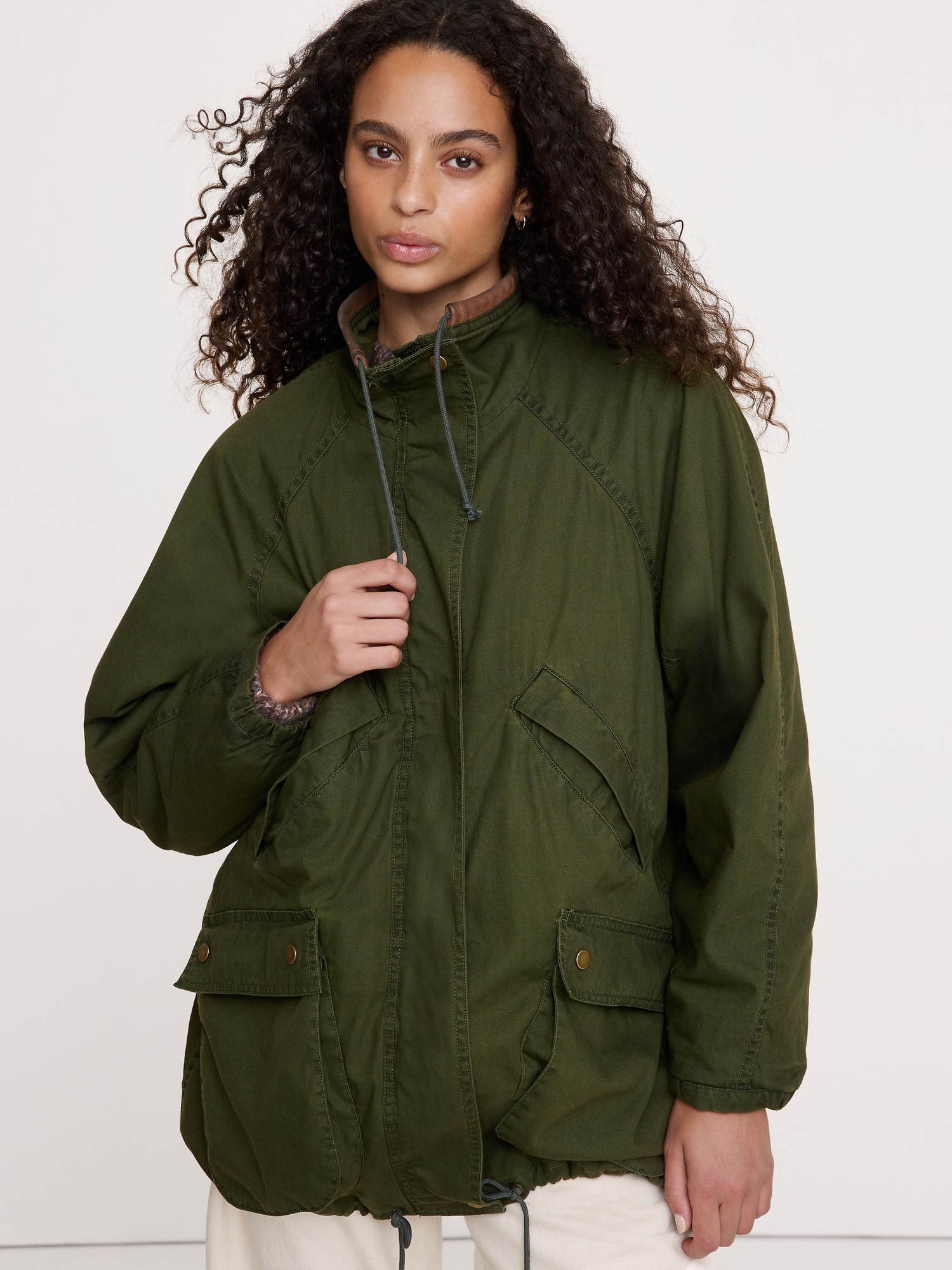 Женская куртка Banana Republic Archive Reissue Cotton Utility, цвет: Оливковый зелёный — фото 3