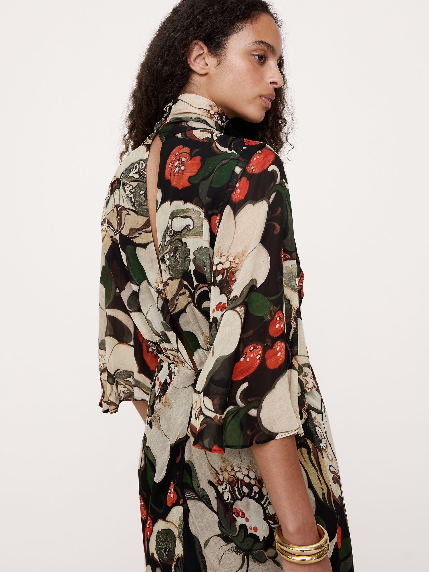 Женское платье Banana Republic Georgette Flutter Cape-Sleeve Midi, цвет: Чёрный с принтом — фото 3