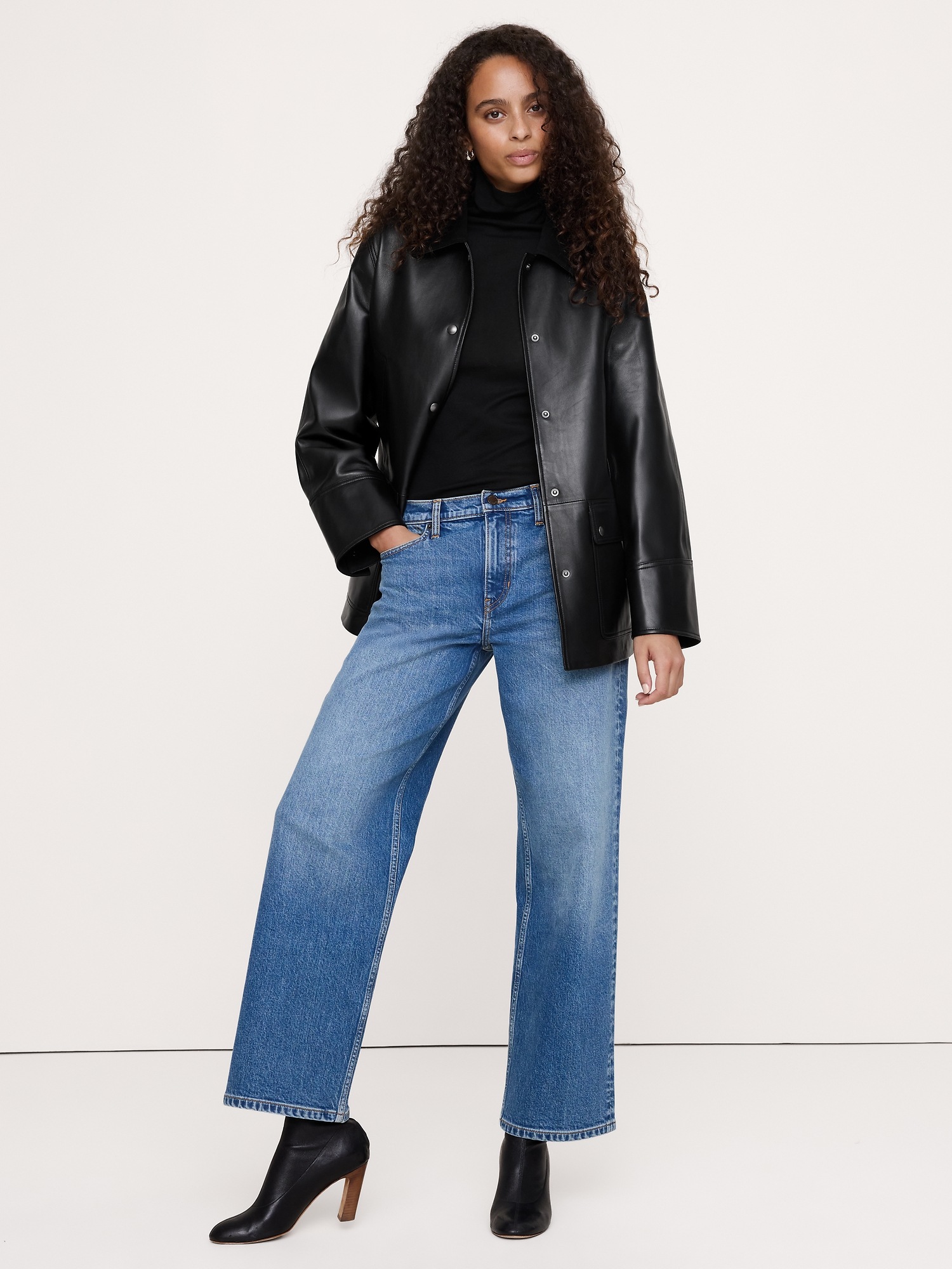 Женская футболка Banana Republic Airy Cotton Long-Sleeve Mock-Neck, цвет: Чёрный — фото 3