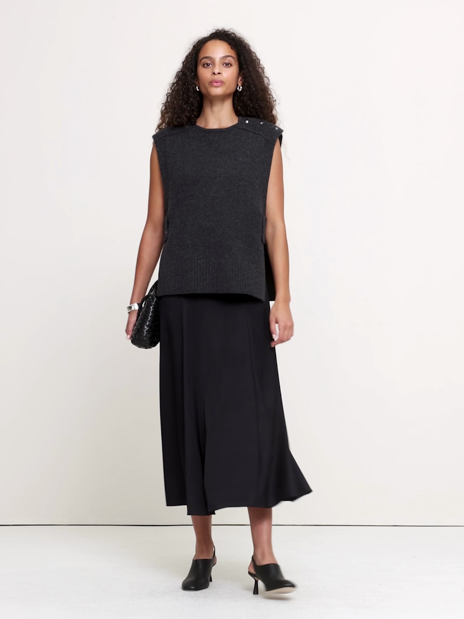 Женский жилет Banana Republic Wool-Cashmere Side-Snap Sweater Vest, цвет: Меланжевый угольный серый — фото 6