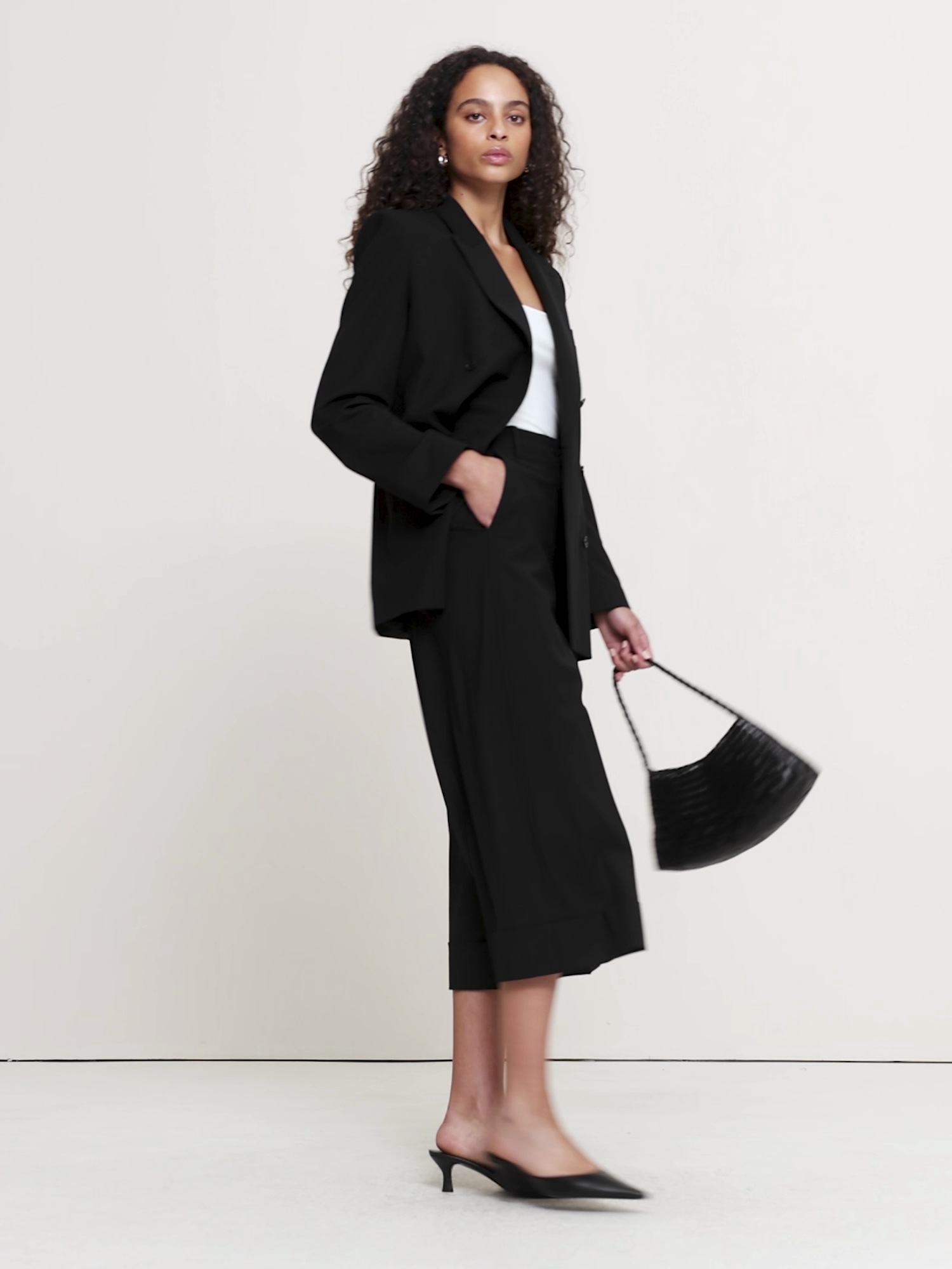 Женские брюки Banana Republic High-Rise Wool-Blend Culotte, цвет: Чёрный — фото 6