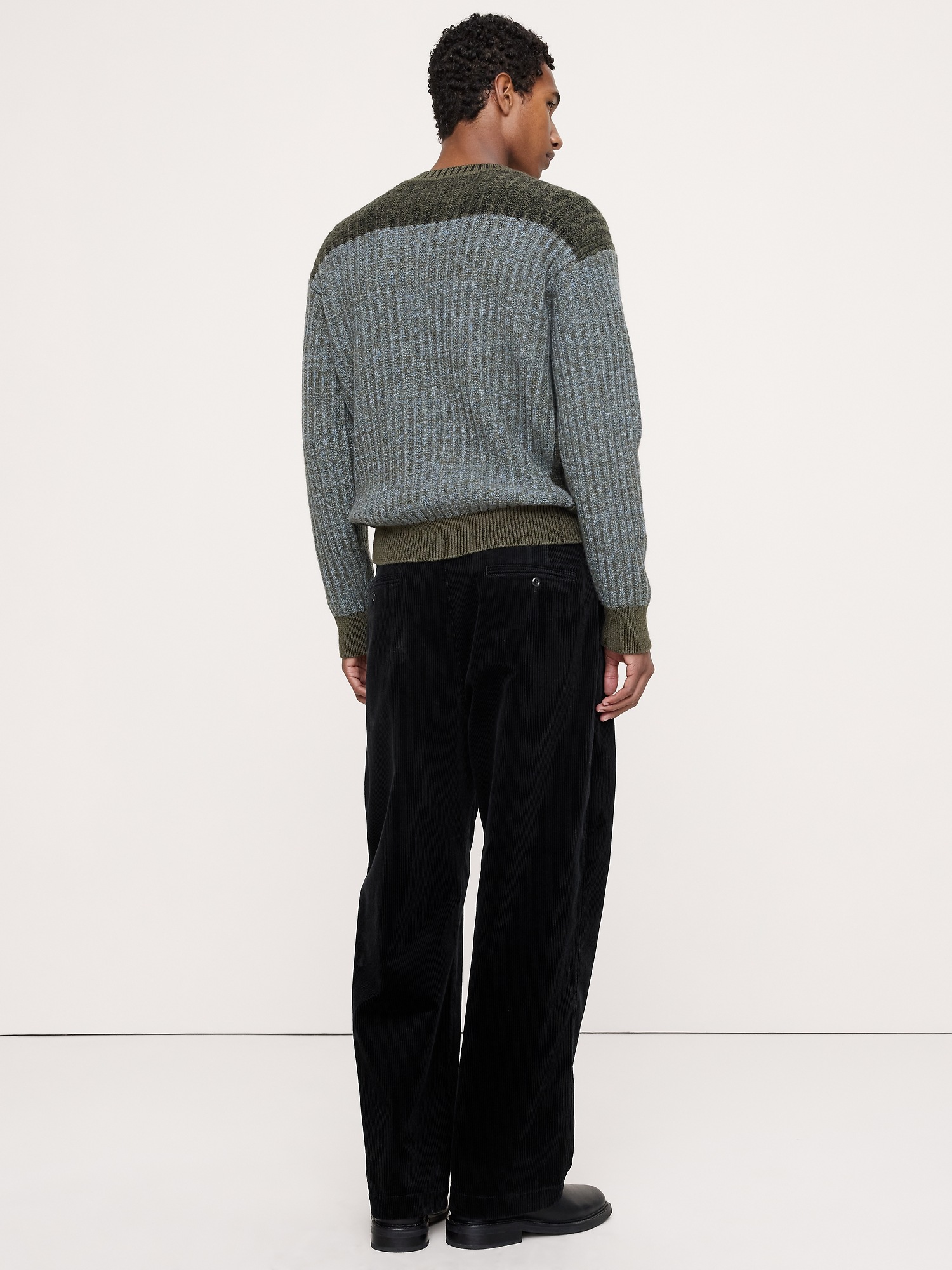 Мужские брюки Banana Republic Loose Pleated Corduroy Pant, цвет: Чёрный — фото 2