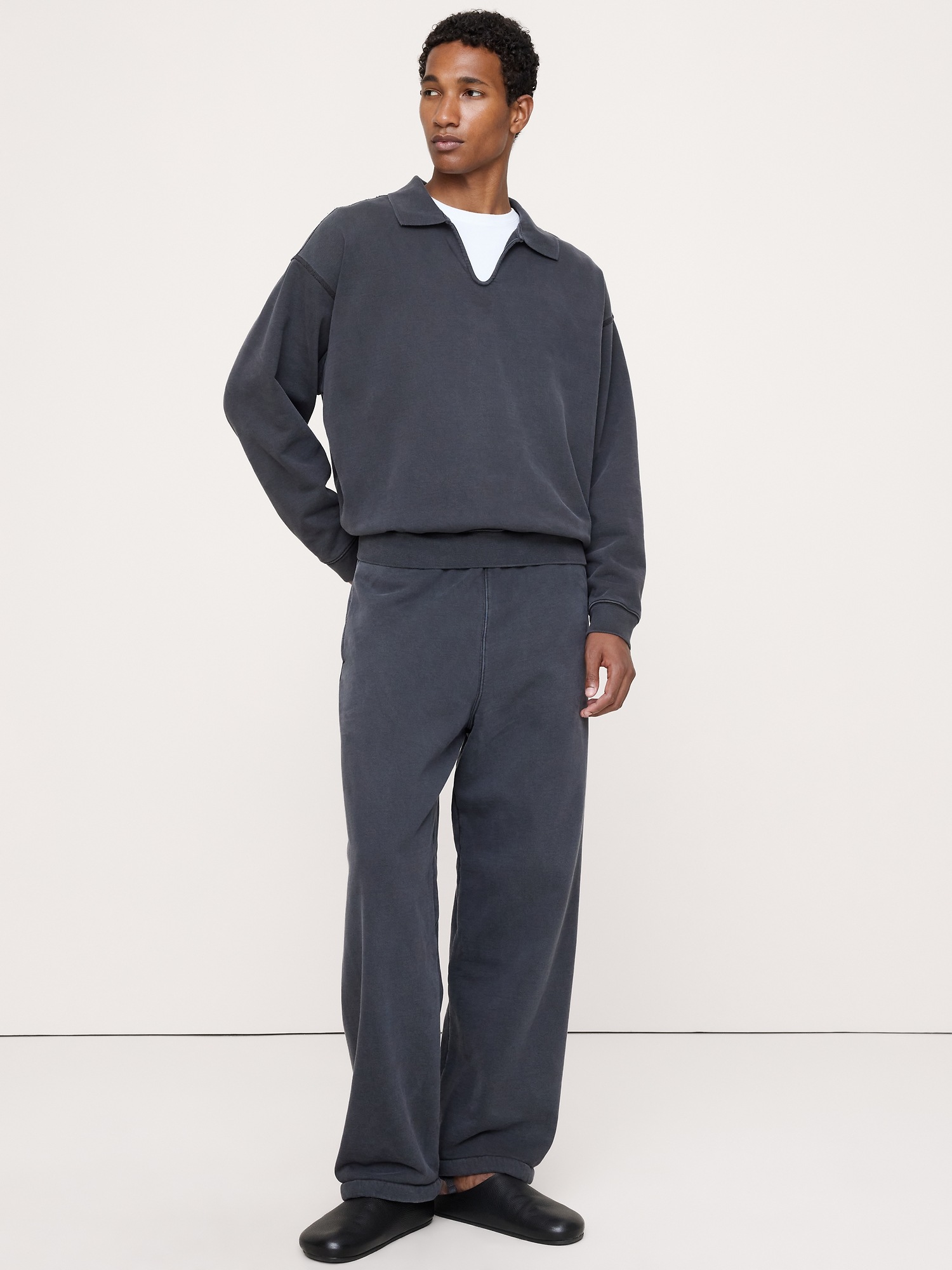 Мужские брюки Banana Republic Relaxed French Terry Sweatpant, цвет: Чёрный — фото 2