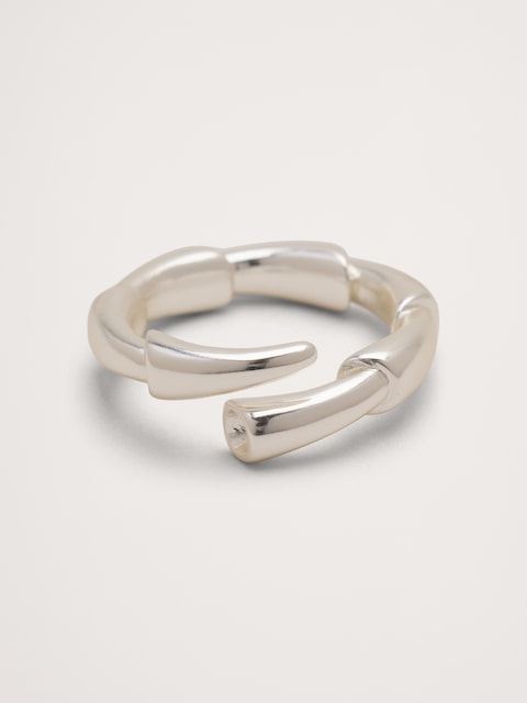 Scaled Tail Ring