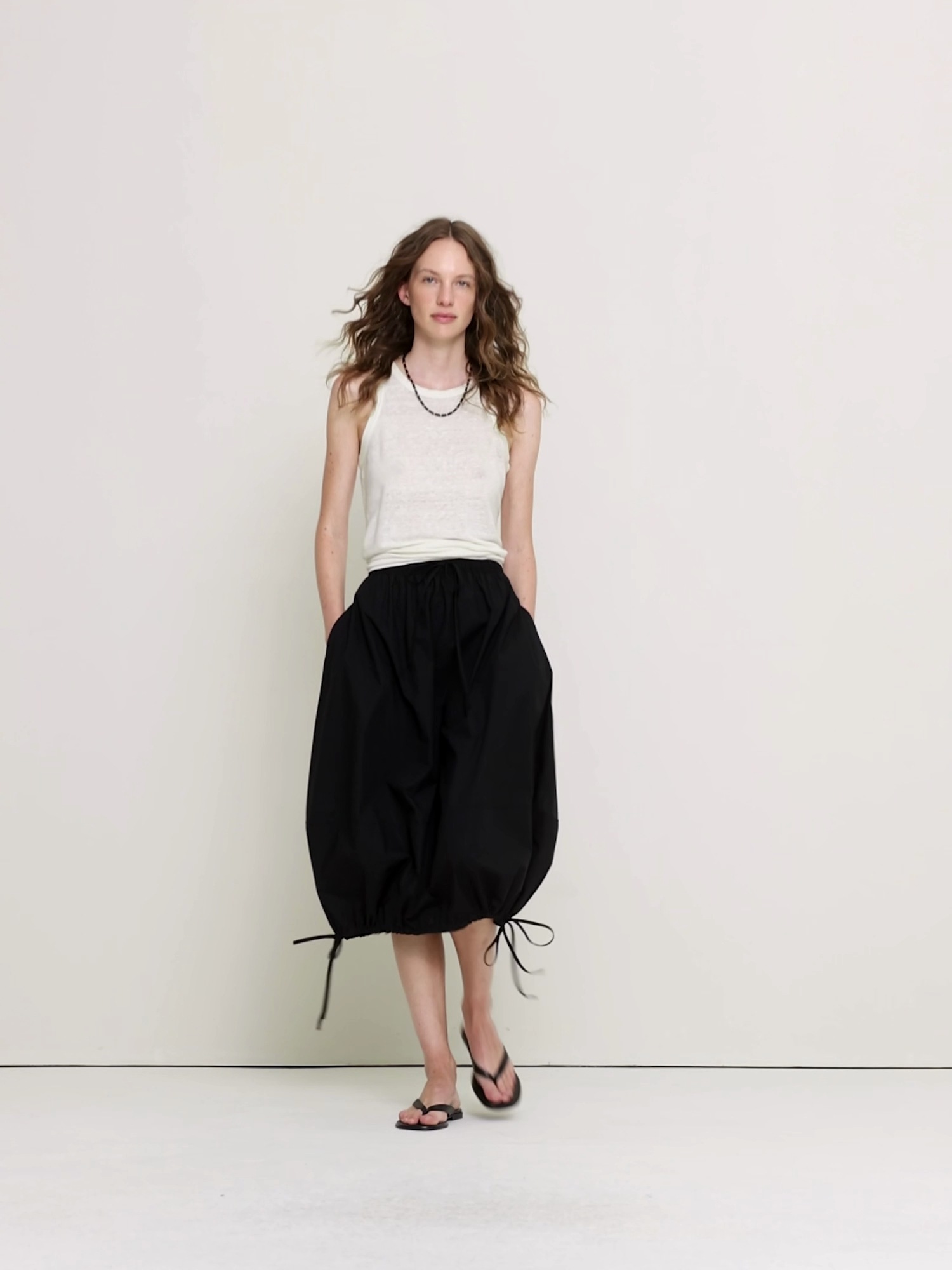 Женская юбка Banana Republic Cotton Poplin Bubble Drawstring, цвет: Чёрный — фото 4