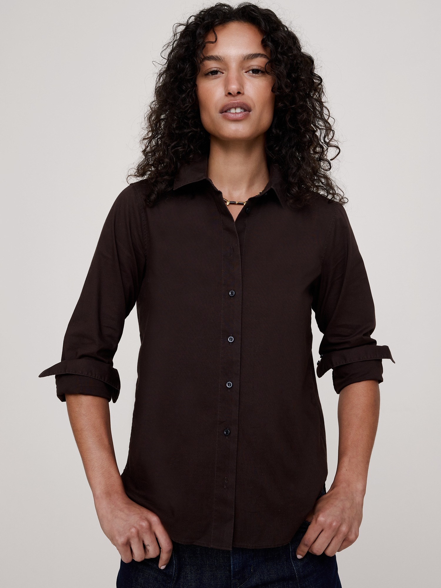 Женская рубашка Banana Republic The Everyday Shirt in Breezy-Cotton, цвет: Шоколадный коричневый — фото 3