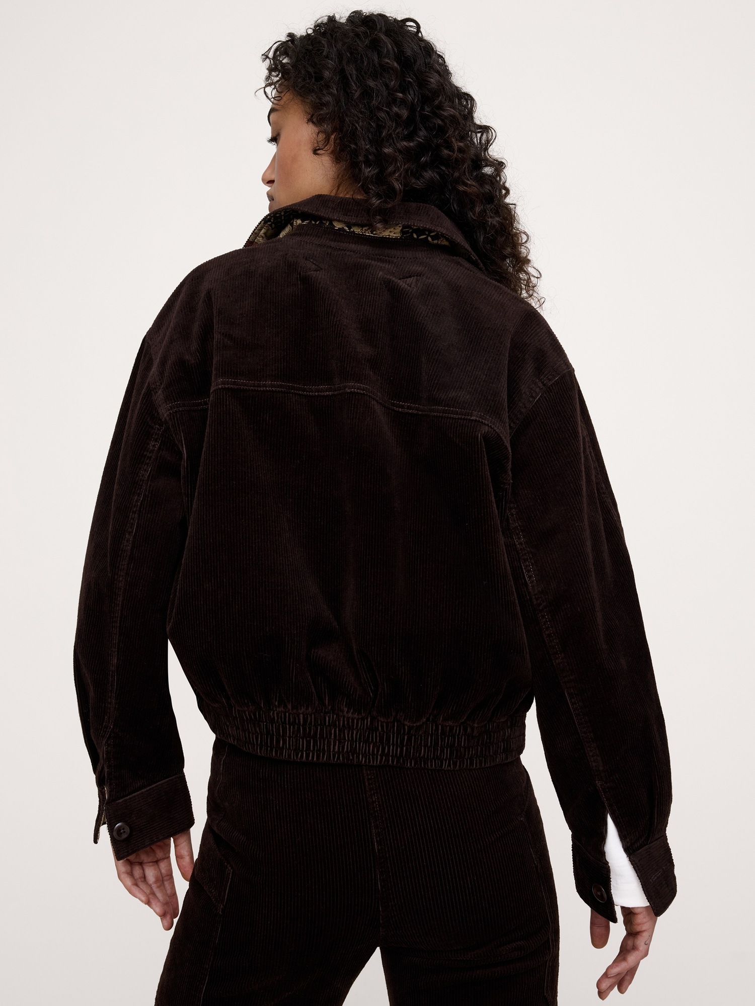 Женская куртка Banana Republic Corduroy Bomber, цвет: Коричневый — фото 2