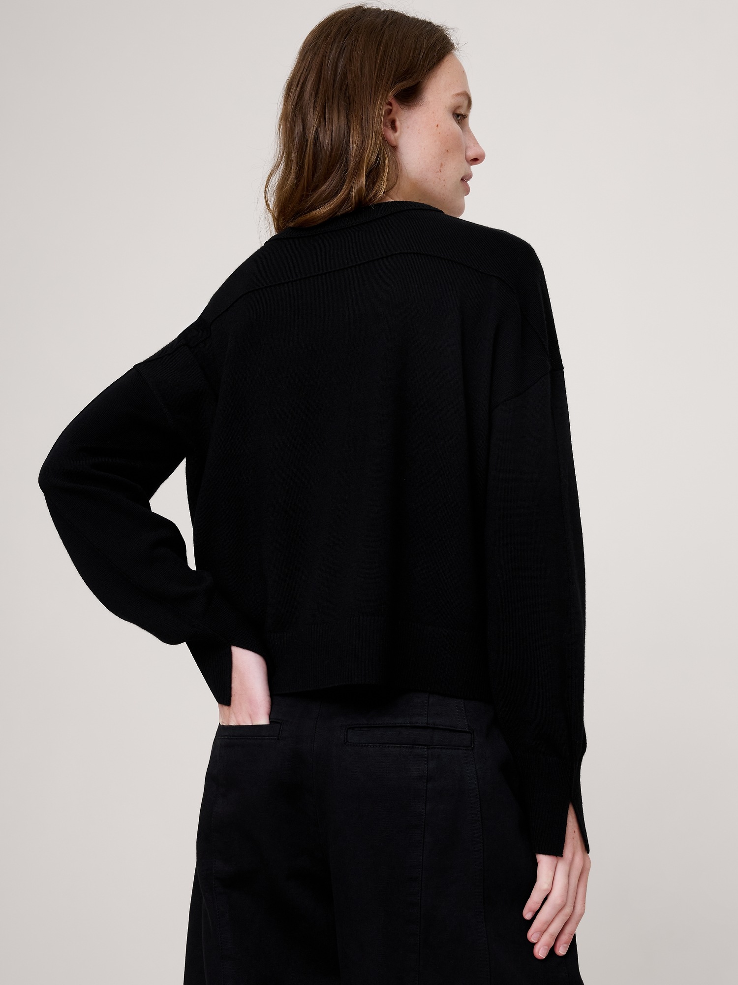 Женский свитер Banana Republic Merino Crew-Neck, цвет: Чёрный — фото 2