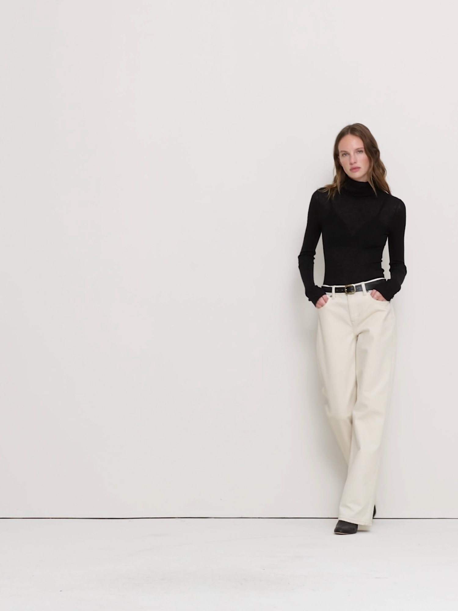 Женские свитеры Banana Republic Featherweight Cashmere Turtleneck, цвет: Чёрный — фото 5
