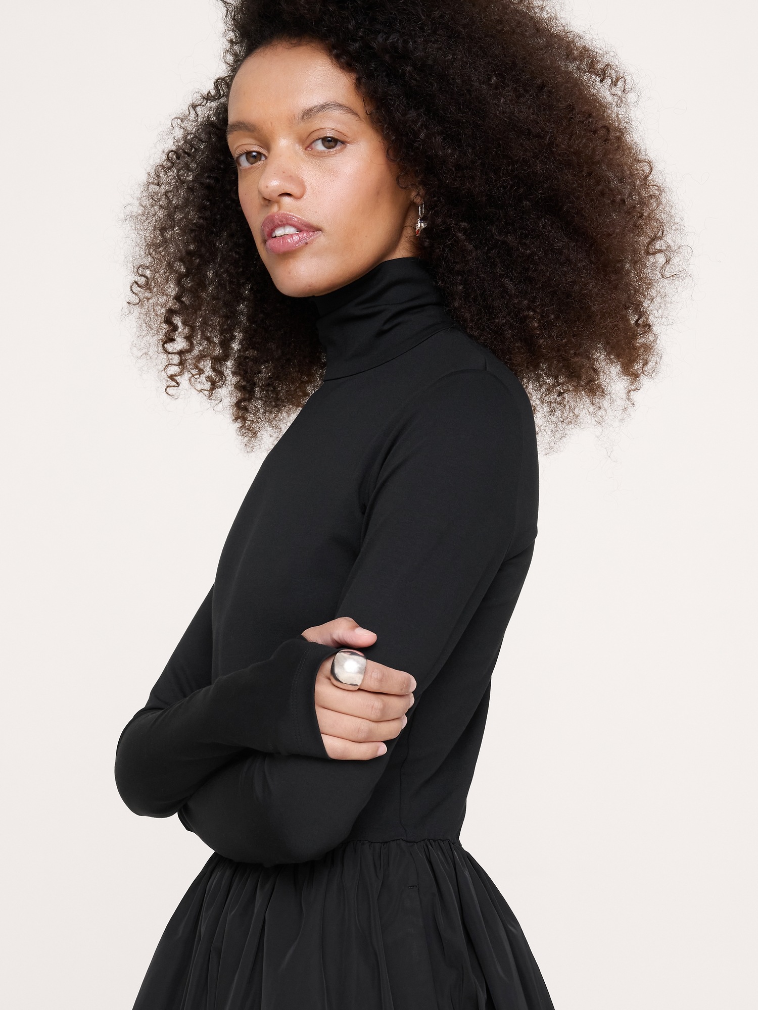 Женское платье Banana Republic Jersey + Taffeta Turtleneck Maxi, цвет: Чёрный — фото 3