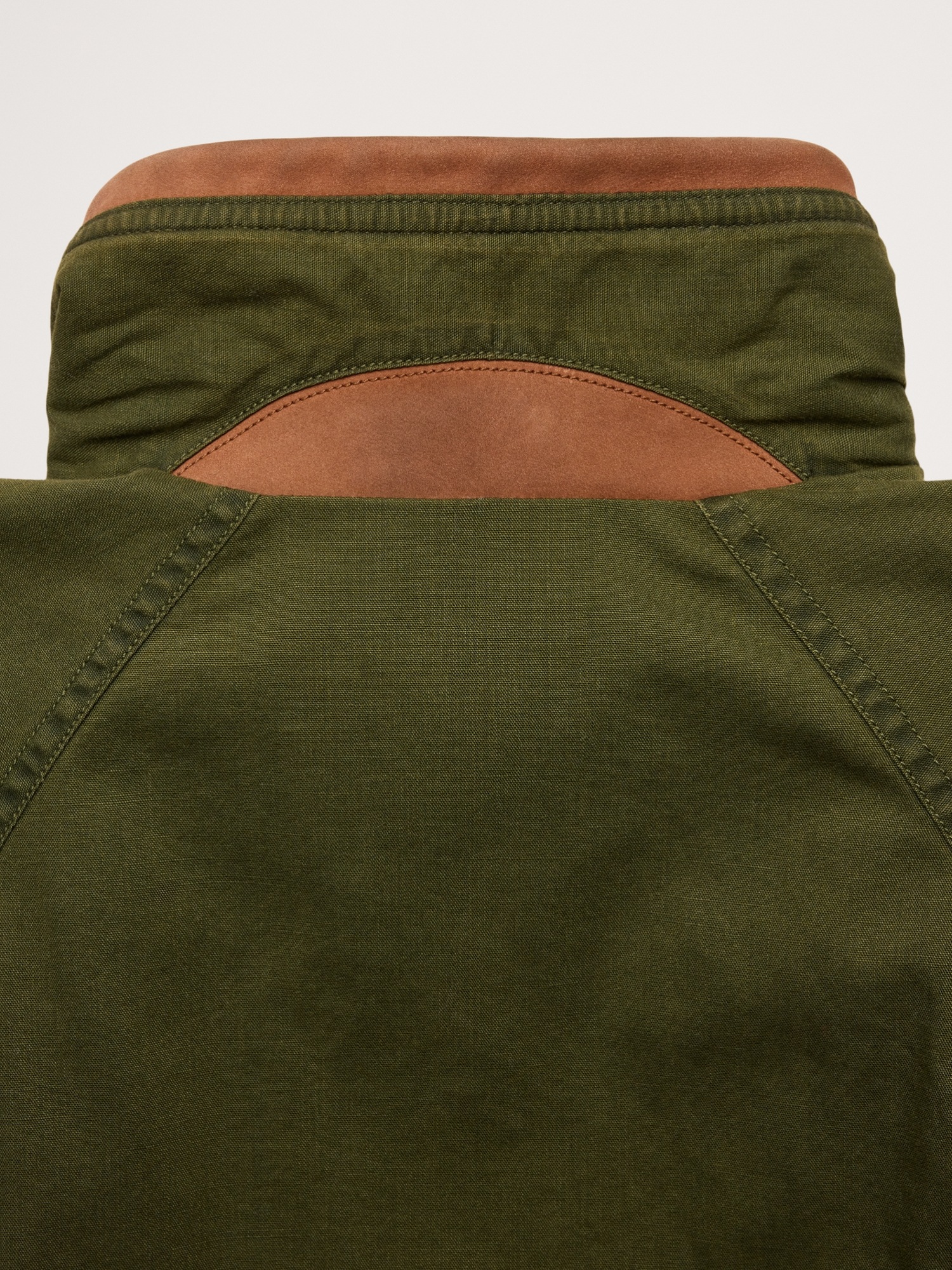 Женская куртка Banana Republic Archive Reissue Cotton Utility, цвет: Оливковый зелёный — фото 5