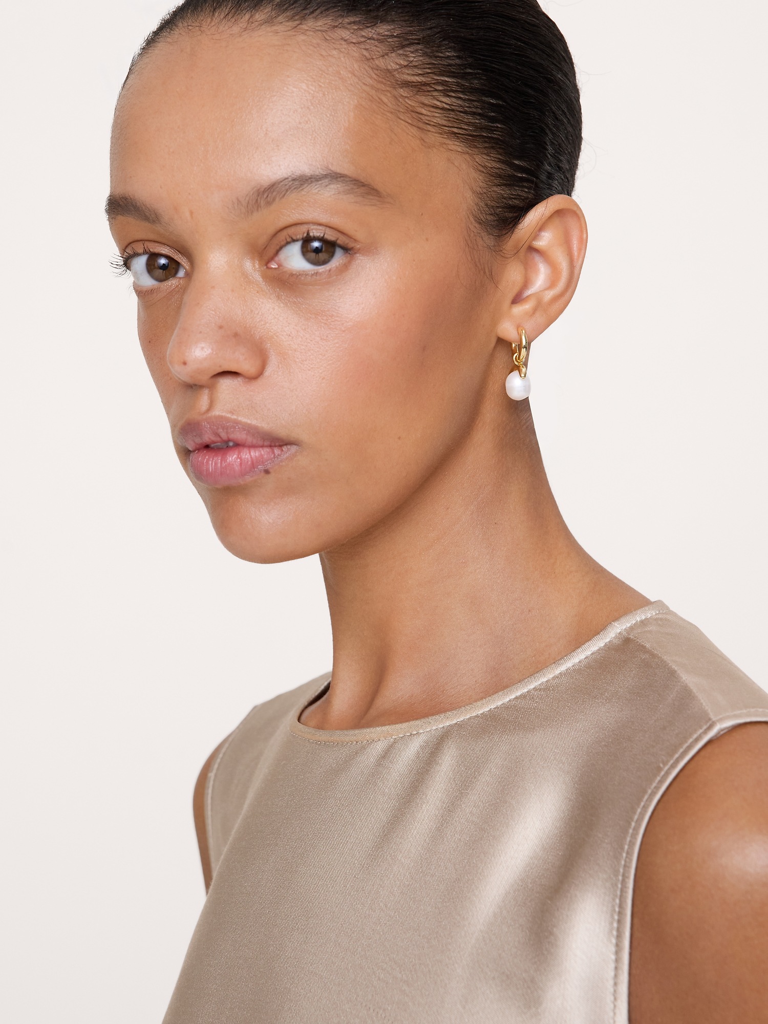 Женские серьги Banana Republic Pearl Drop, цвет: Светлый золотой — фото 2