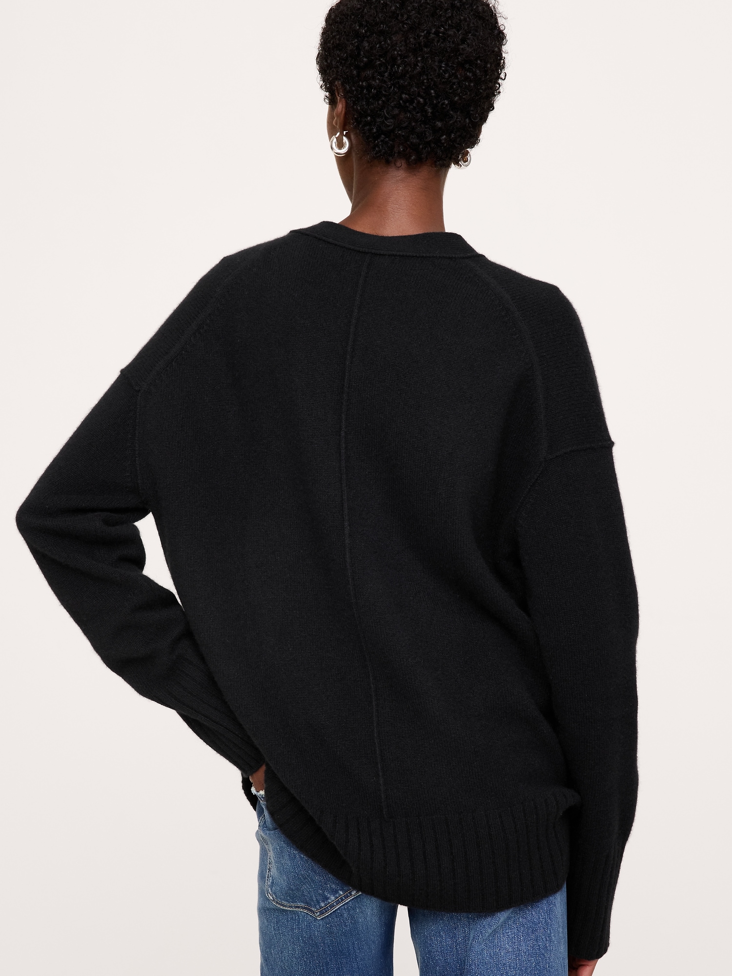 Женский кардиган Banana Republic Oversized Cashmere Boyfriend, цвет: Чёрный — фото 2