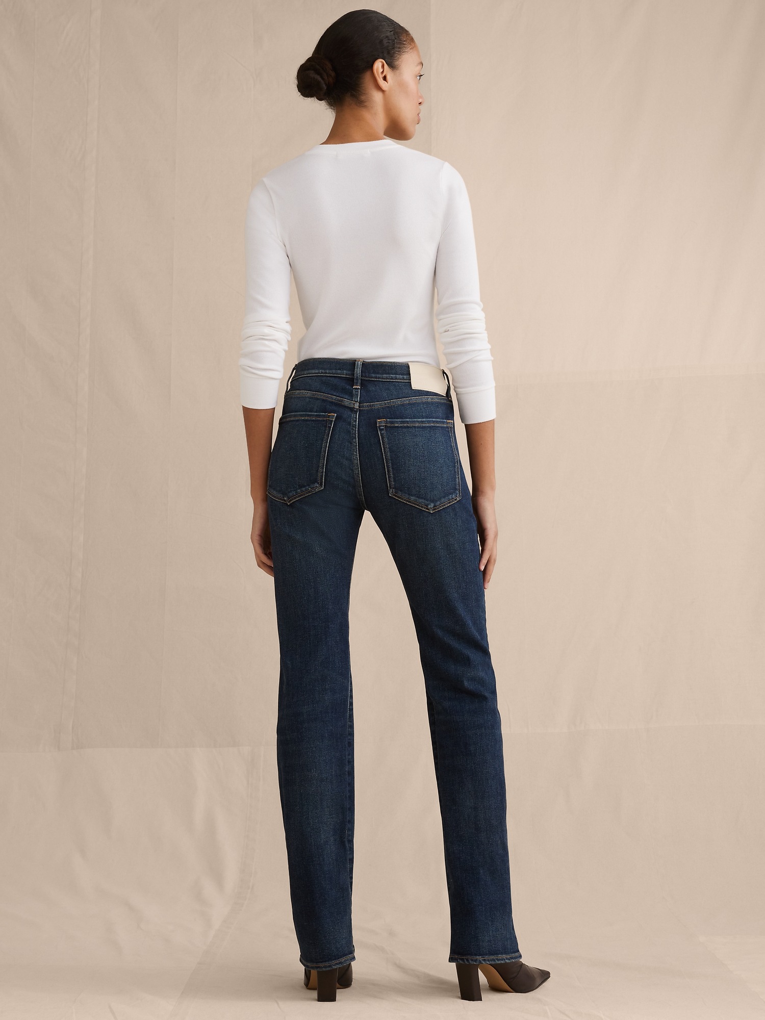 Женские джинсы Banana Republic High-Rise Slim-Straight Jean, цвет: Тёмная варка — фото 2