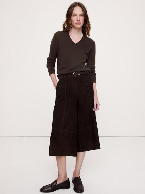 Lightweight Cashmere V-Neck Sweater