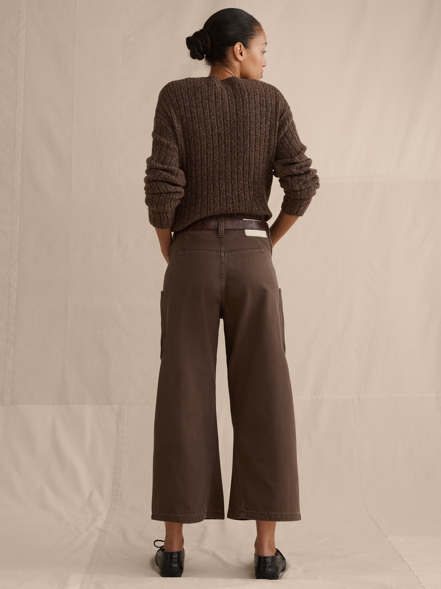 Женские джинсы Banana Republic Low-Rise Loose Crop Jean, цвет: Трюфельный коричневый — фото 2