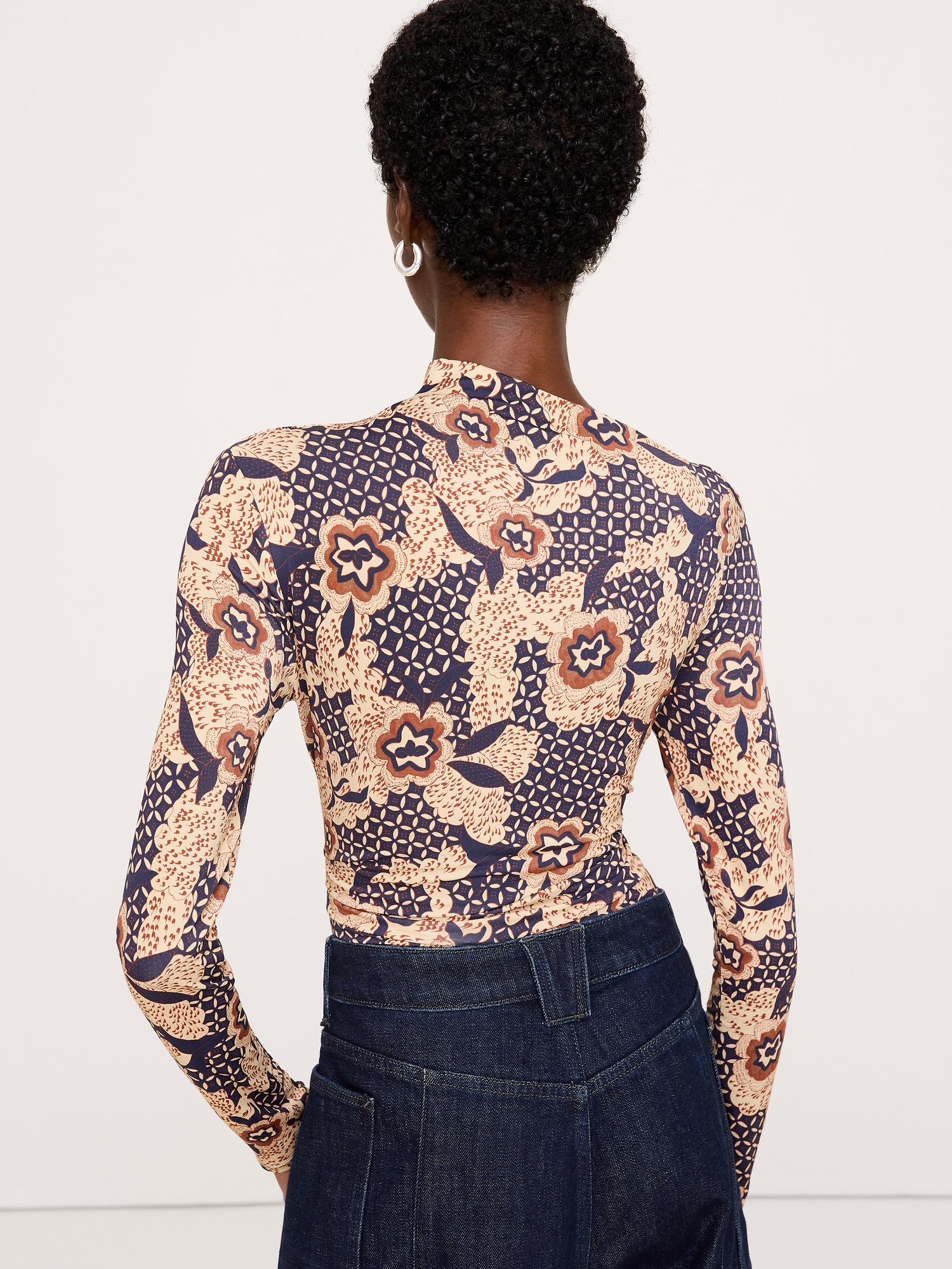 Женский топ Banana Republic Jersey Draped Asymmetrical Top, цвет: Кремовый с принтом — фото 2