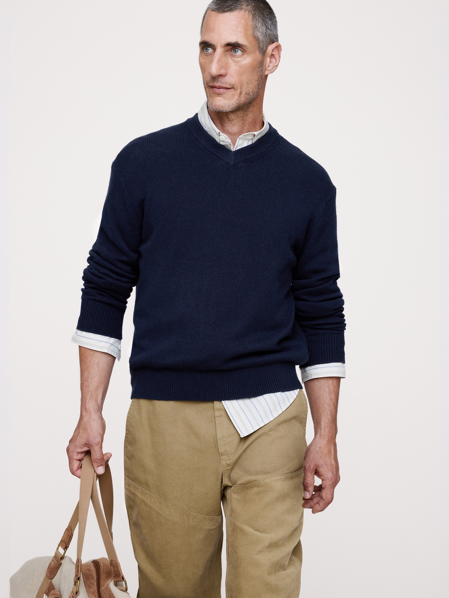 Italian Cotton-Cashmere V-Neck Sweater - thumbnail 9