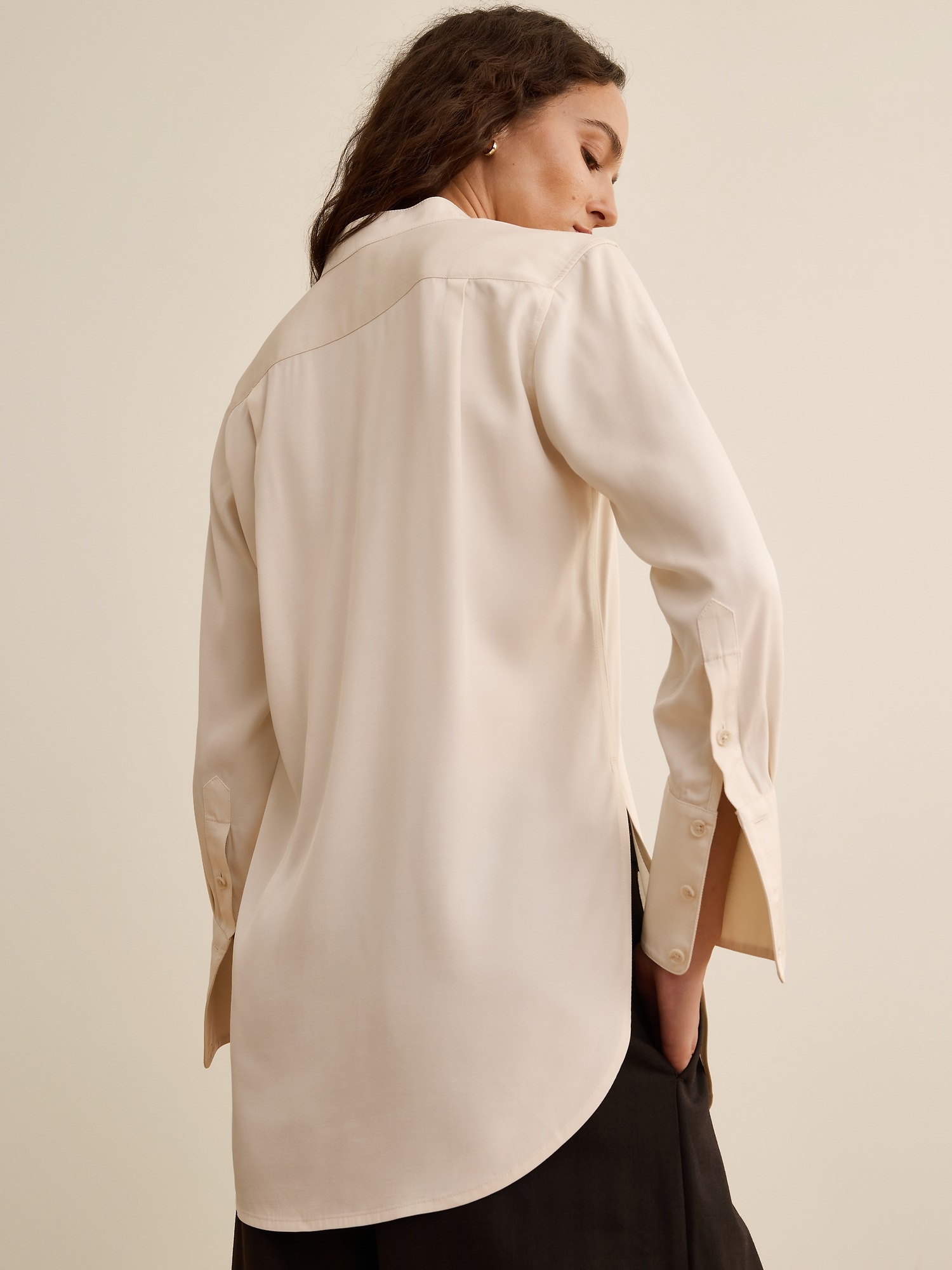 Женский топ Banana Republic x La Ligne The Relaxed Viscose Tunic, цвет: Кремовый белый — фото 2