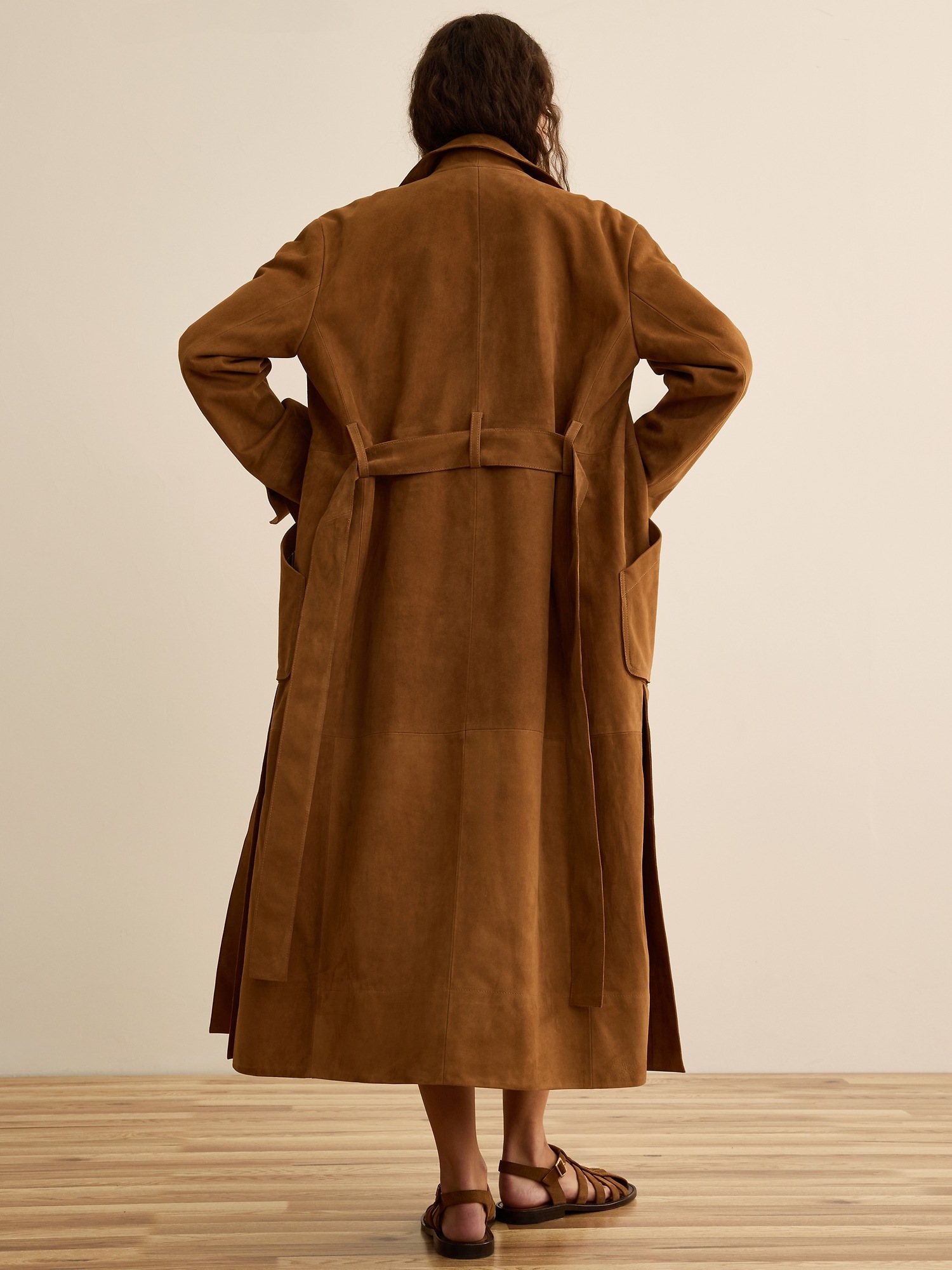 Женское пальто Banana Republic x La Ligne The Suede Wrap, цвет: Карамельный коричневый — фото 2