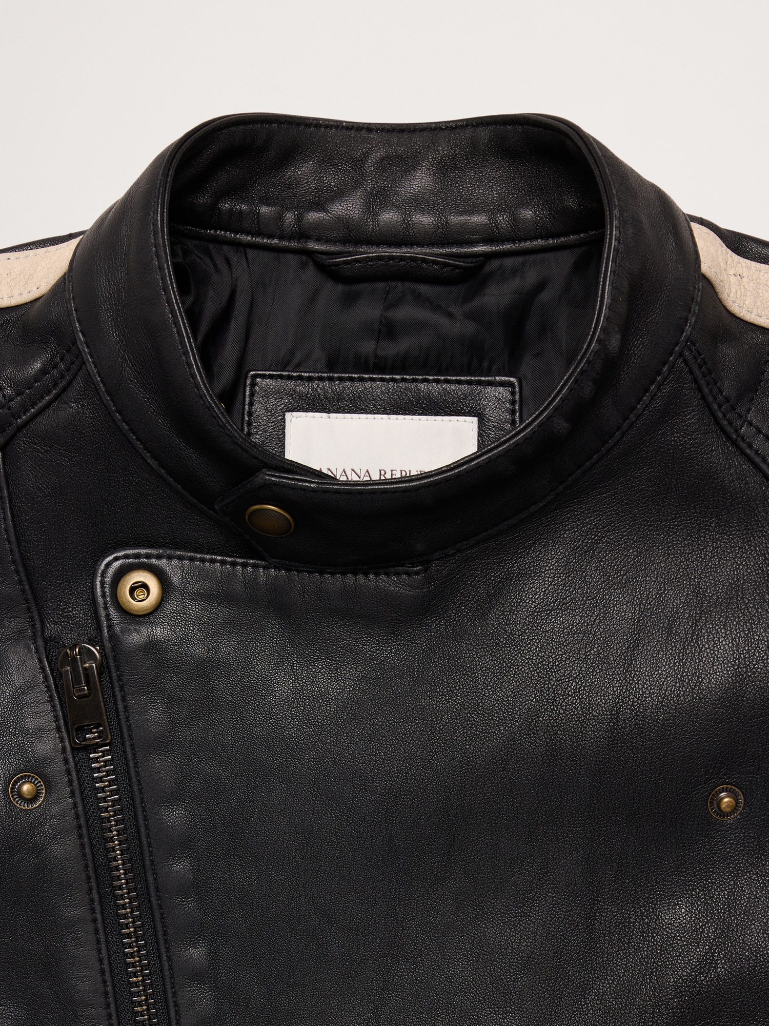 Мужская куртка Banana Republic Classic Leather Biker, цвет: Чёрный — фото 6