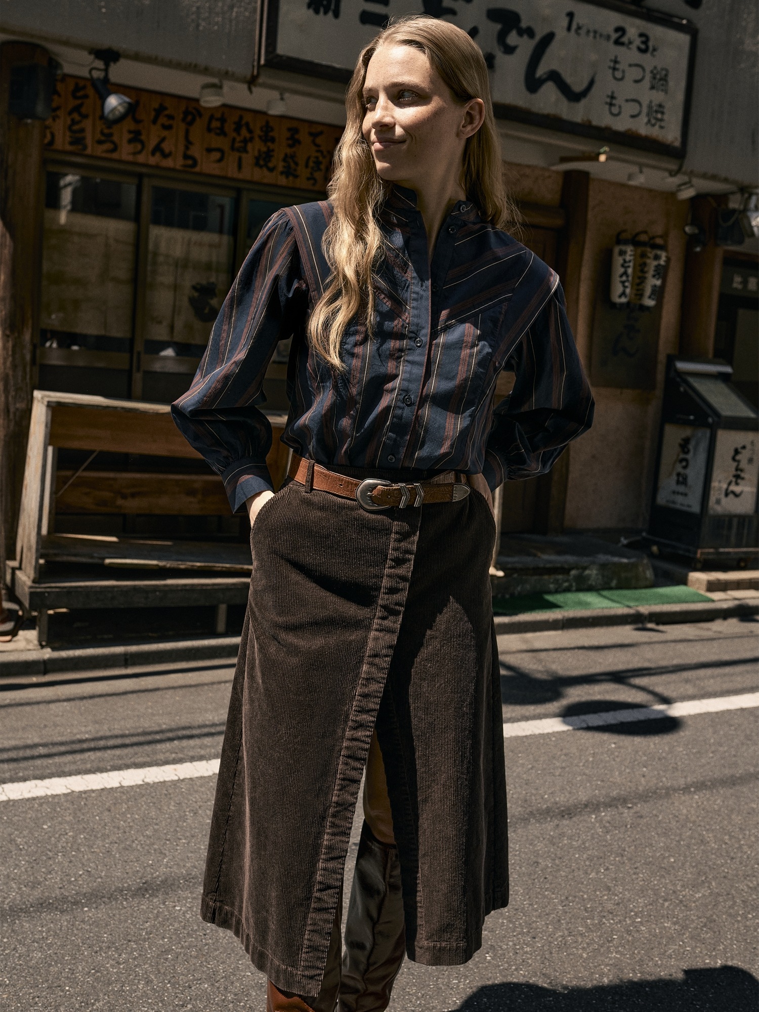 Женская юбка Banana Republic Corduroy Asymmetrical-Slit Midi, цвет: Шоколадный коричневый — фото 4