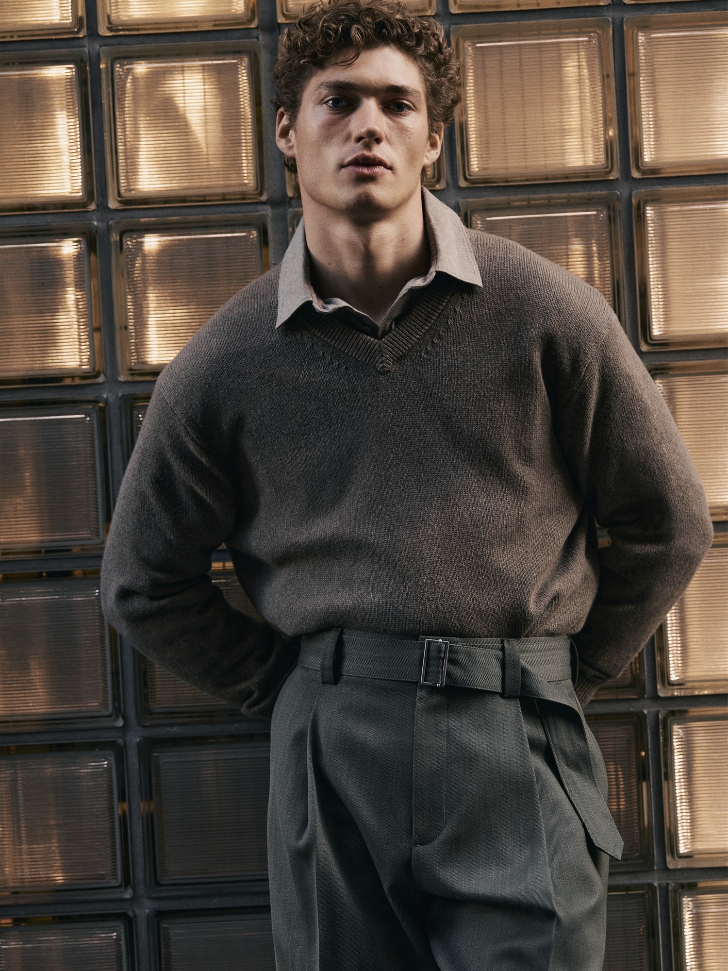 Italian Cotton-Cashmere V-Neck Sweater - thumbnail 7