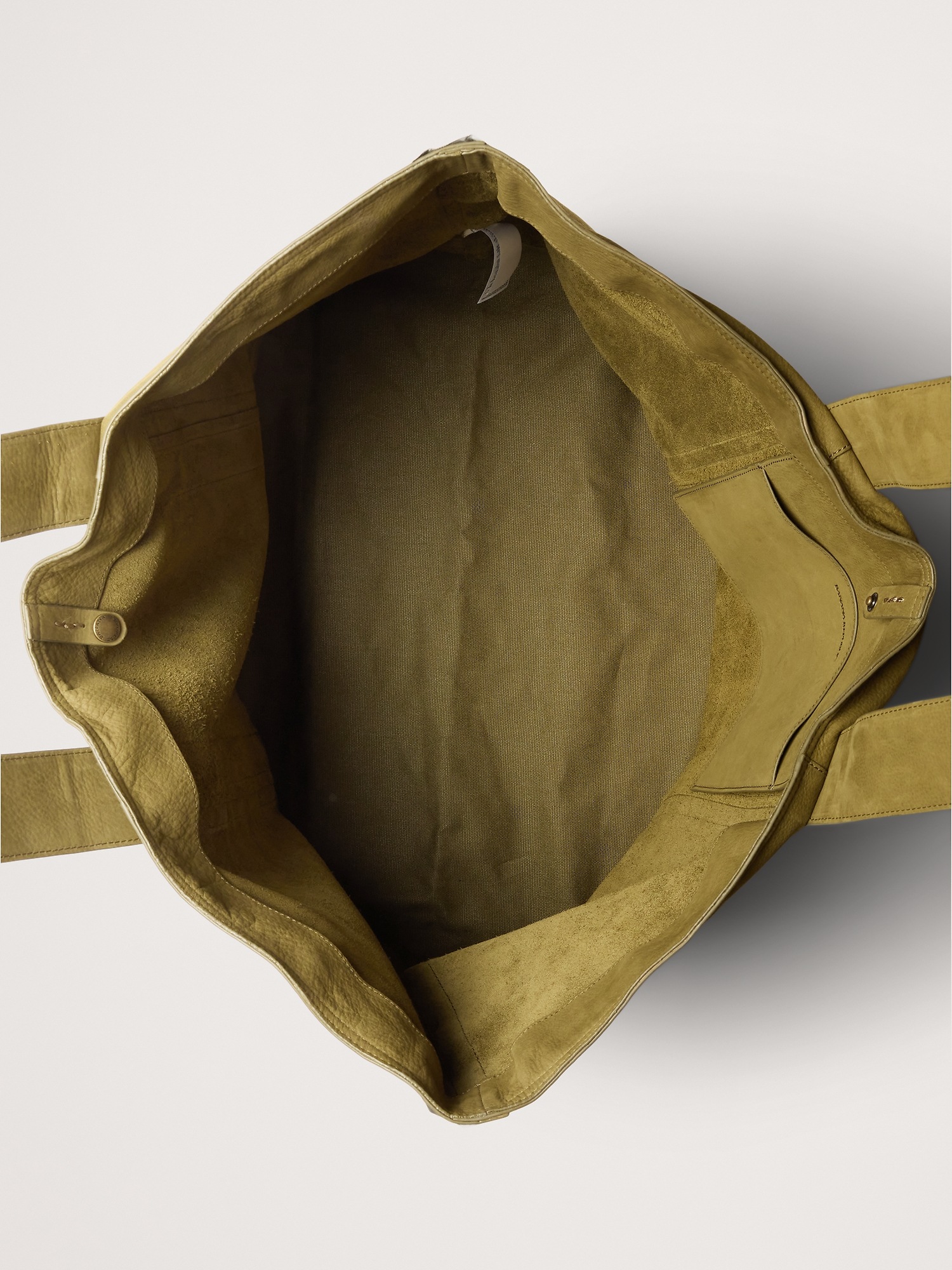 Мужская сумка Banana Republic Nubuck Leather Weekend Tote, цвет: Оливковый зелёный — фото 5