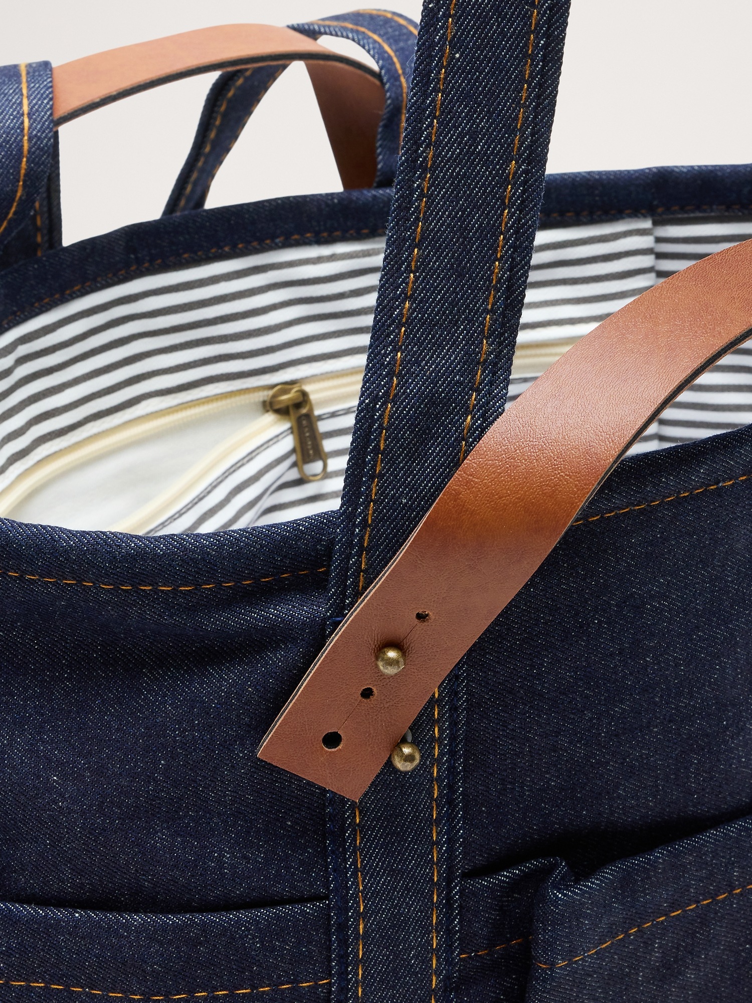 Мужская сумка Banana Republic Heritage Denim Craft Tote By CB Station, цвет: Тёмный джинсовый — фото 6