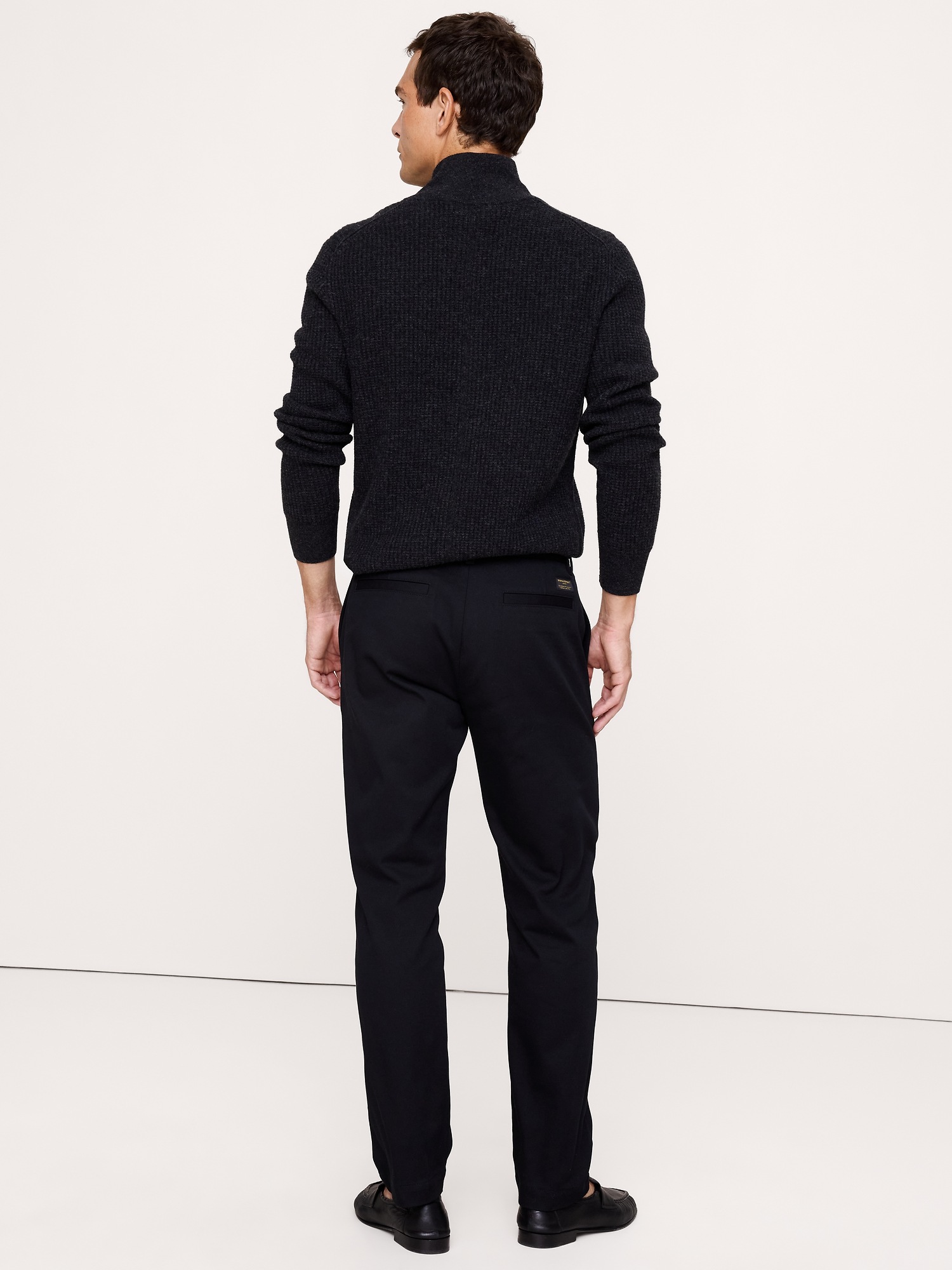 Мужские брюки Banana Republic Straight Italian-Stretch Chino, цвет: Чёрный — фото 2