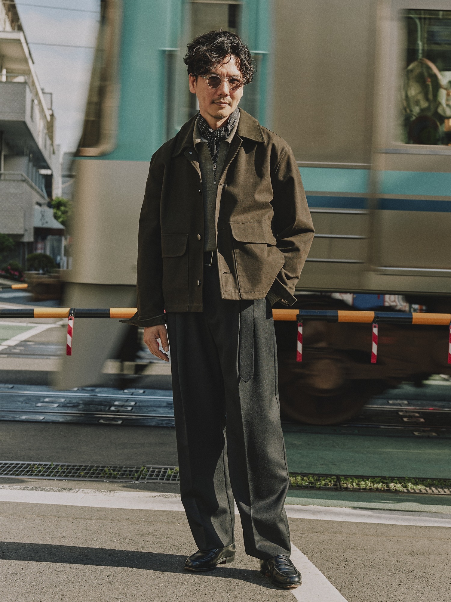Мужские брюки Banana Republic Loose Twill Belted Dress Pant, цвет: Чёрный — фото 5