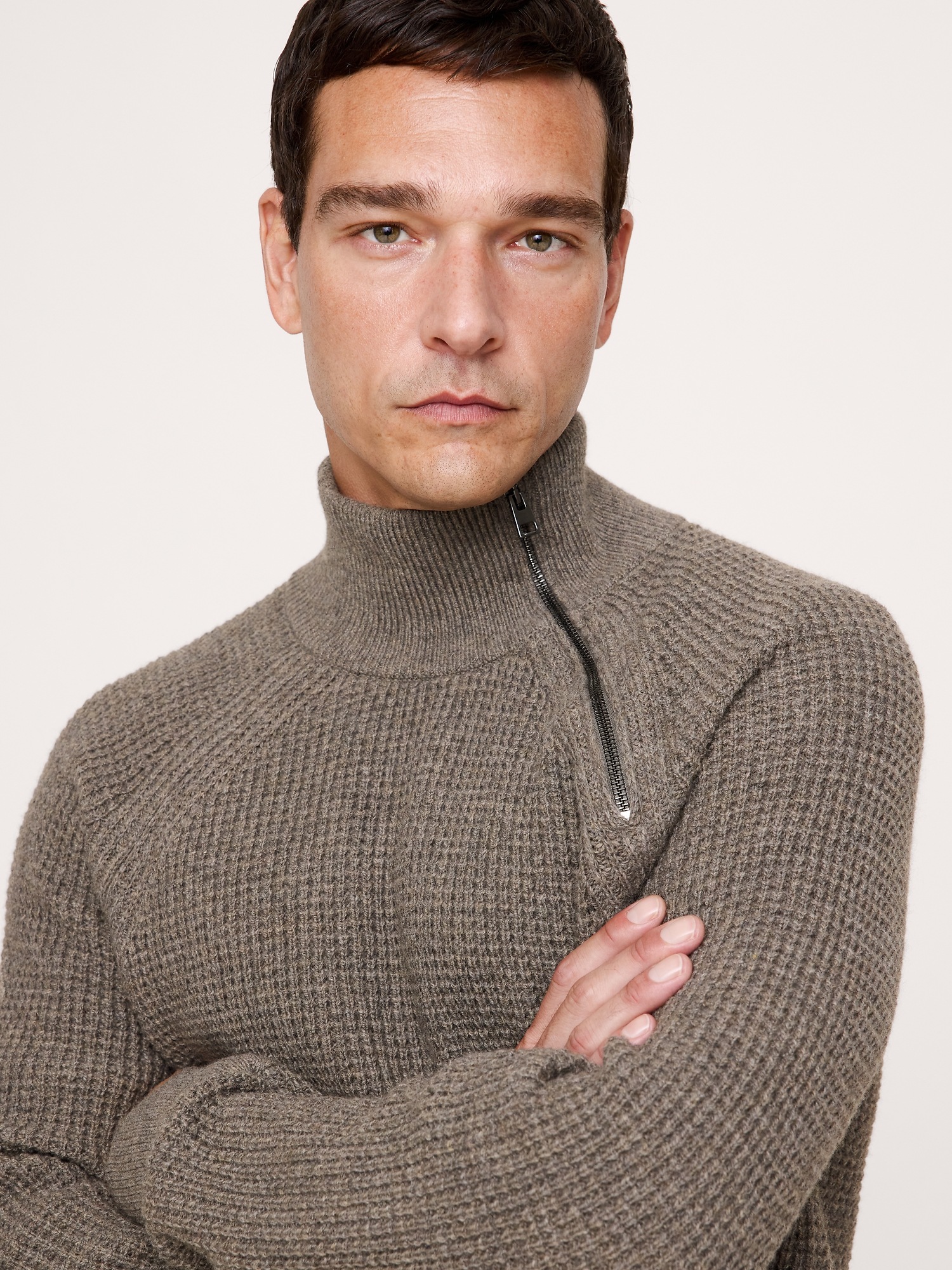 Мужской свитер Banana Republic Italian Merino-Blend Moto Sweater with Side Zip, цвет: Коричневый — фото 3