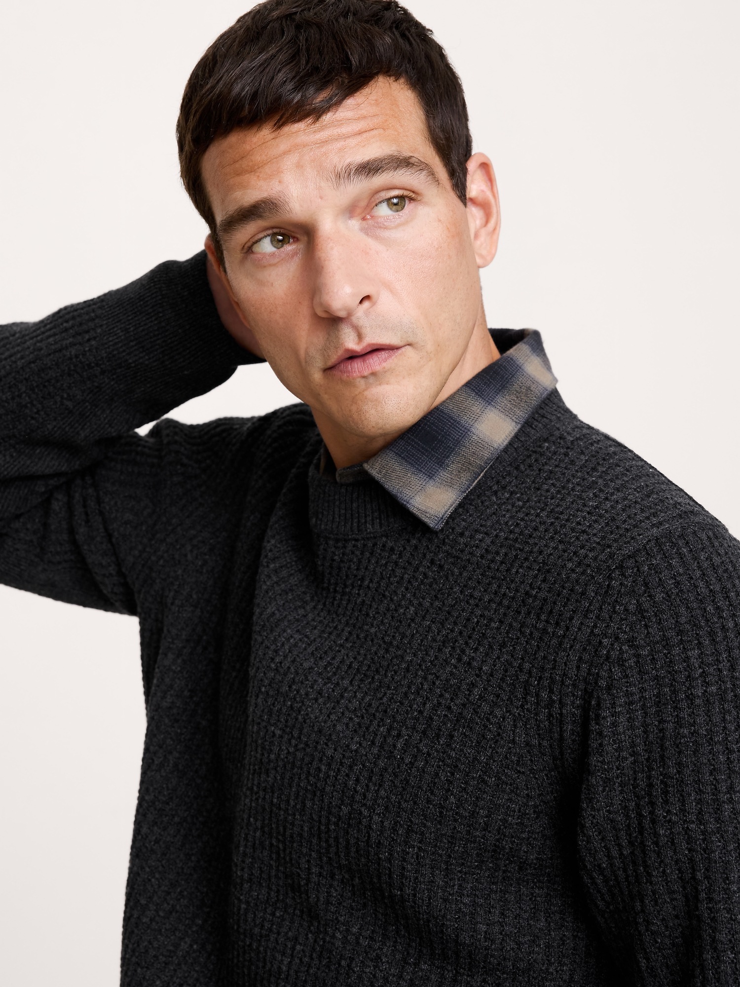Мужской свитер Banana Republic Italian Merino-Blend Crew-Neck, цвет: Угольный серый — фото 3