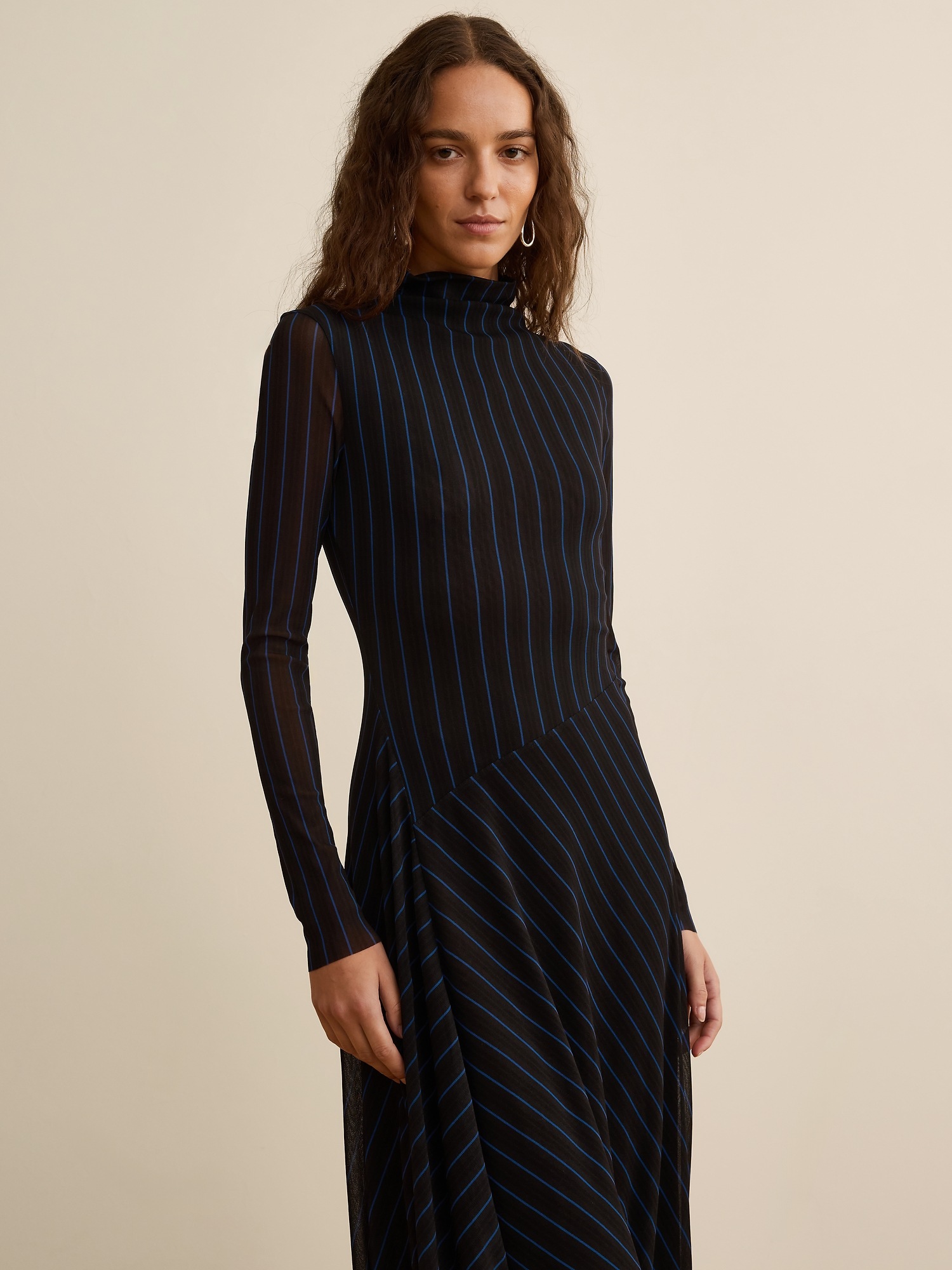 Женское платье Banana Republic x La Ligne The Mesh Maxi, цвет: Чёрный / Синий — фото 4