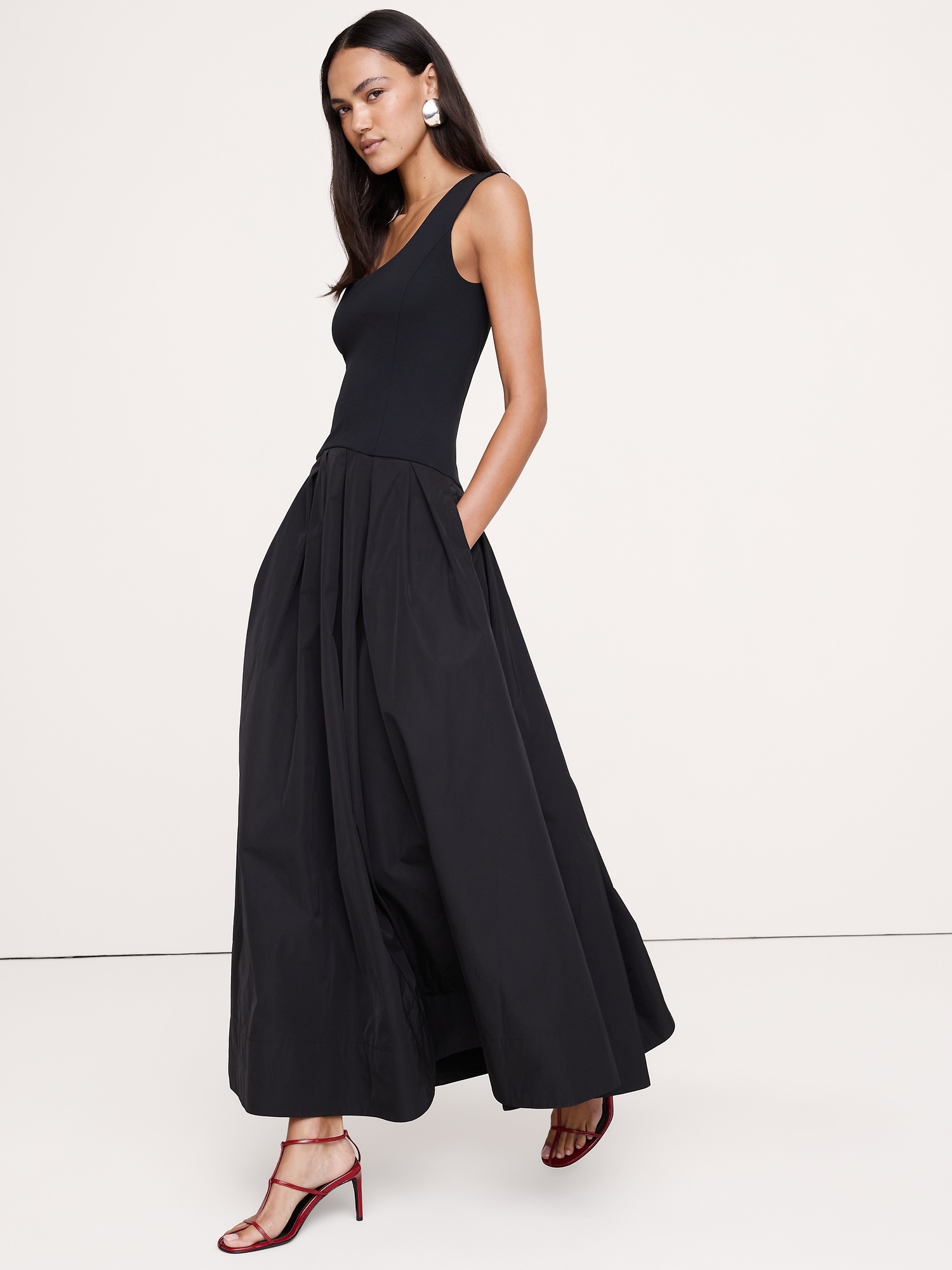 Женское платье Banana Republic Jersey + Taffeta Drop-Waist Maxi, цвет: Чёрный — фото 3