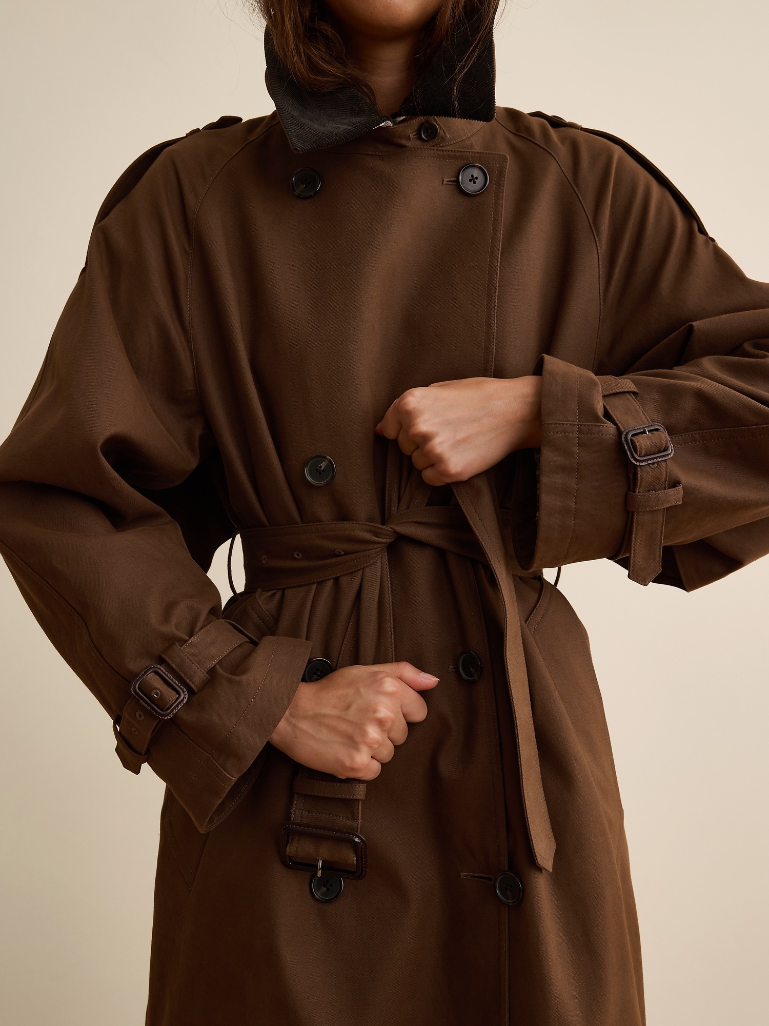 Женское пальто Banana Republic x La Ligne The Cape Trench, цвет: Коричневый — фото 5