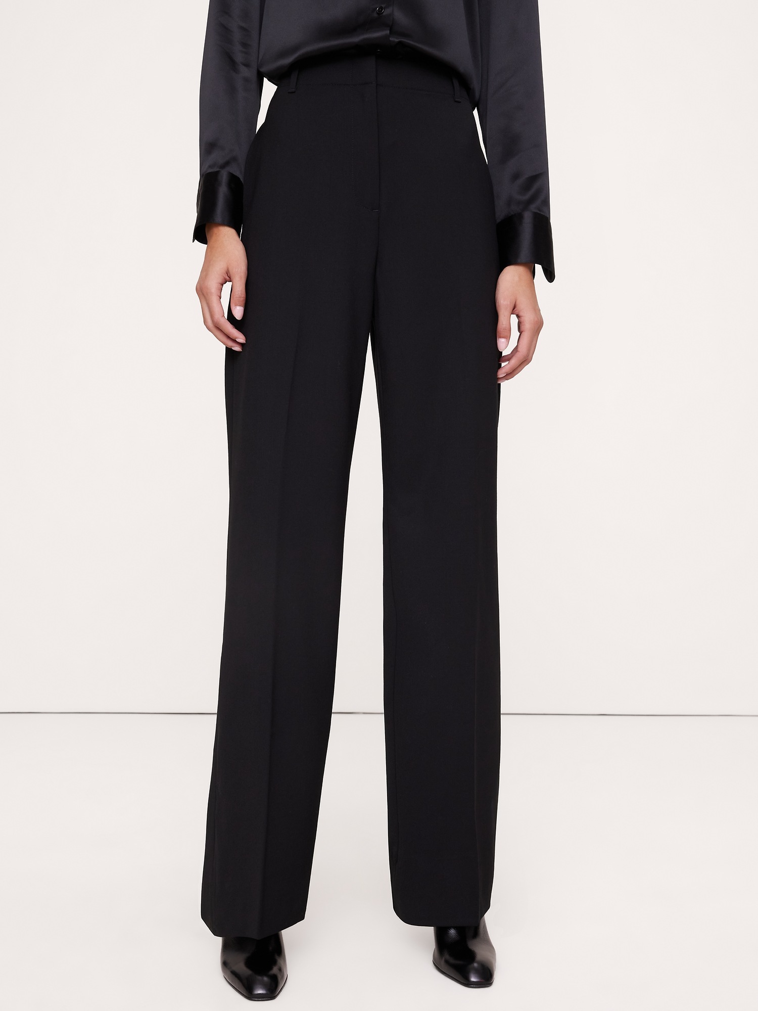 Женские брюки Banana Republic Ultra High-Rise Modern Straight Italian Lightweight Wool Pant, цвет: Чёрный — фото 3
