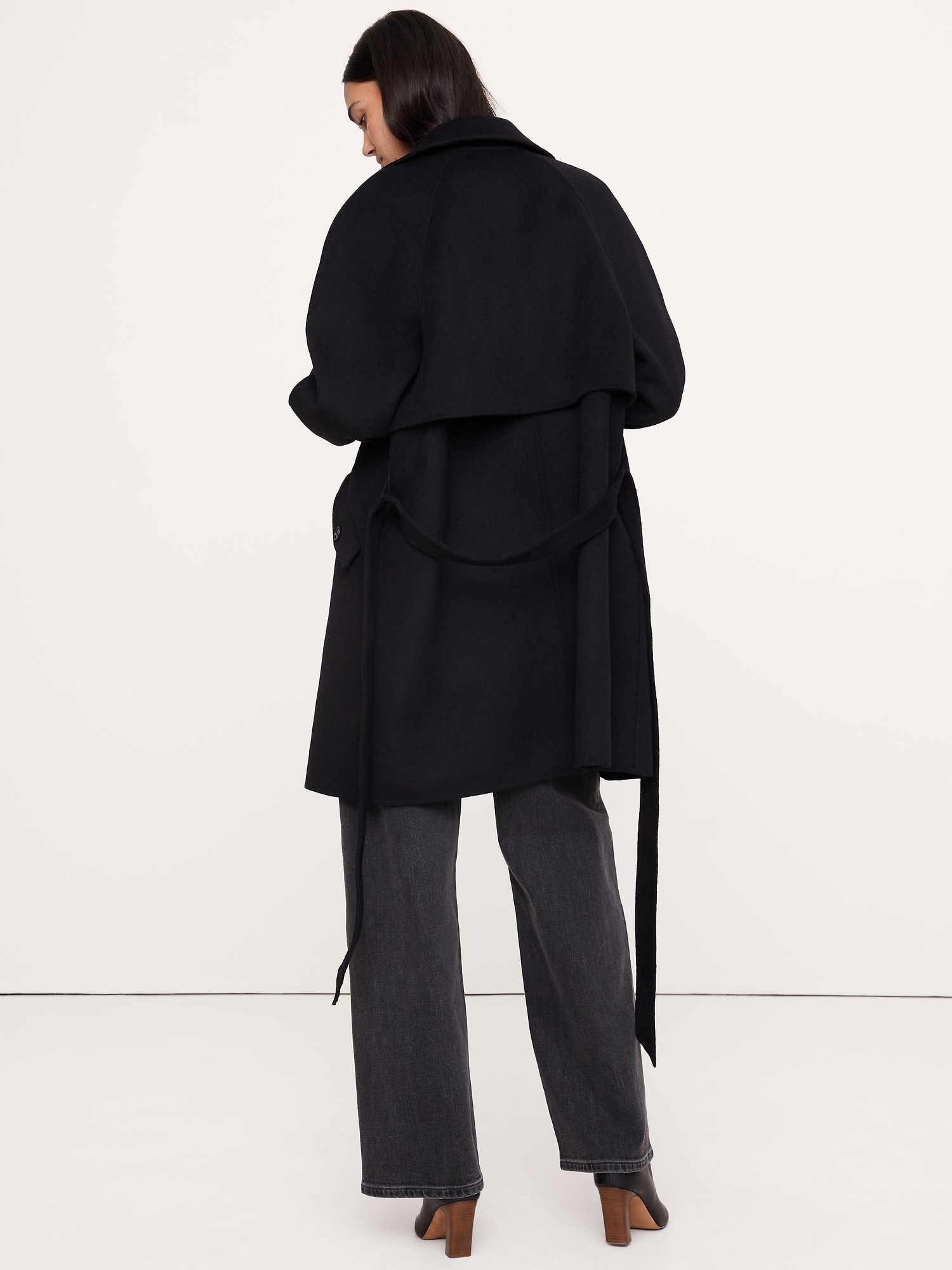 Женское пальто Banana Republic Archive Reissue Double-Faced Cape-Back Trench, цвет: Чёрный — фото 2