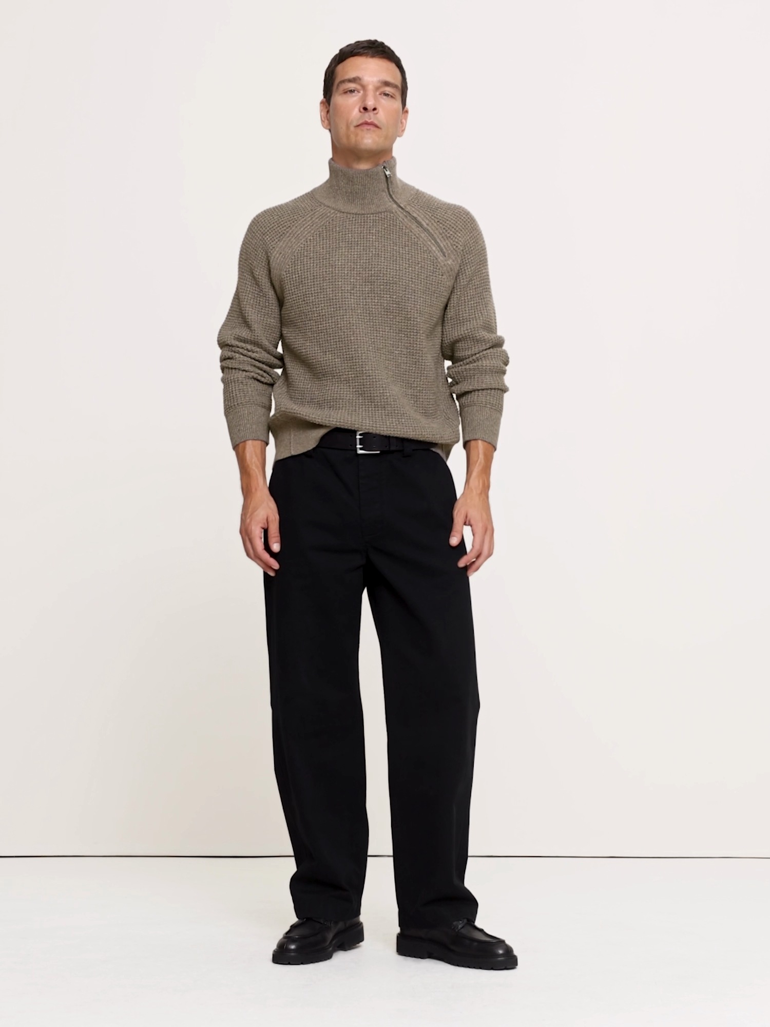 Мужской свитер Banana Republic Italian Merino-Blend Moto Sweater with Side Zip, цвет: Коричневый — фото 5