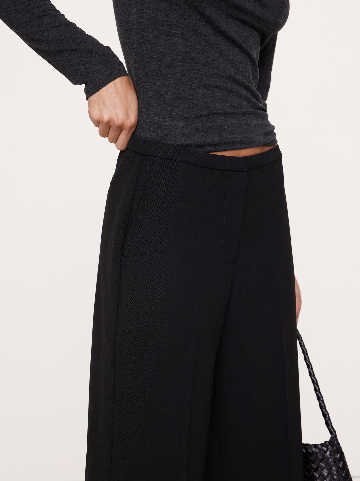 Женские брюки Banana Republic Mid-Rise Wide-Leg Italian Lightweight Wool Pant, цвет: Чёрный — фото 2