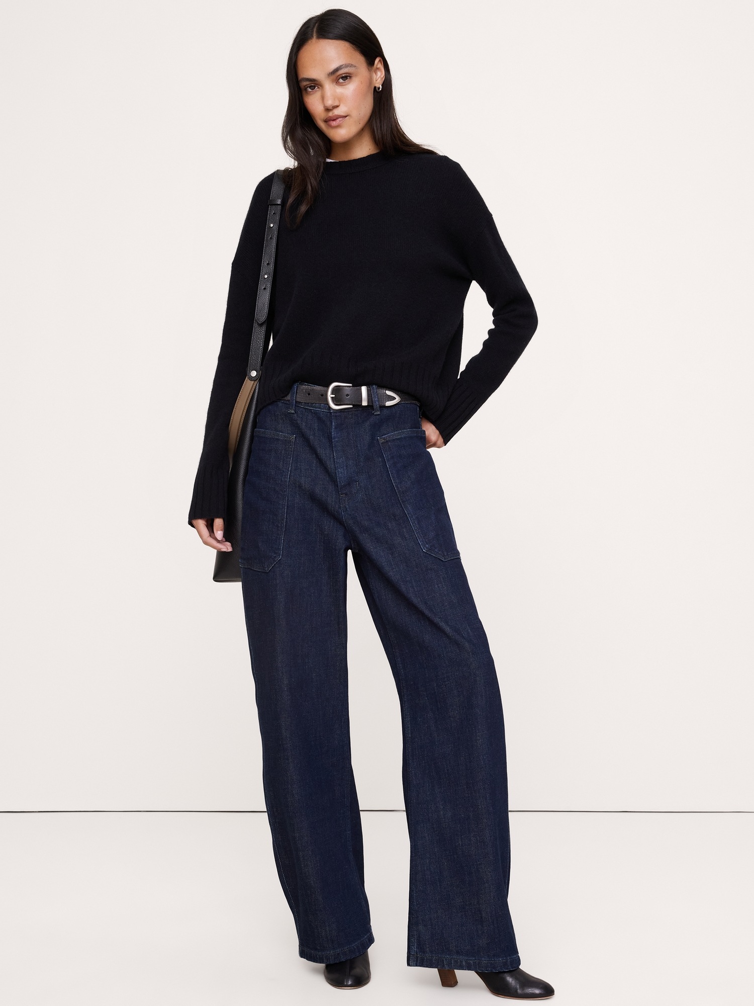 Женский свитер Banana Republic Oversized Midweight Cashmere Crew-Neck, цвет: Чёрный