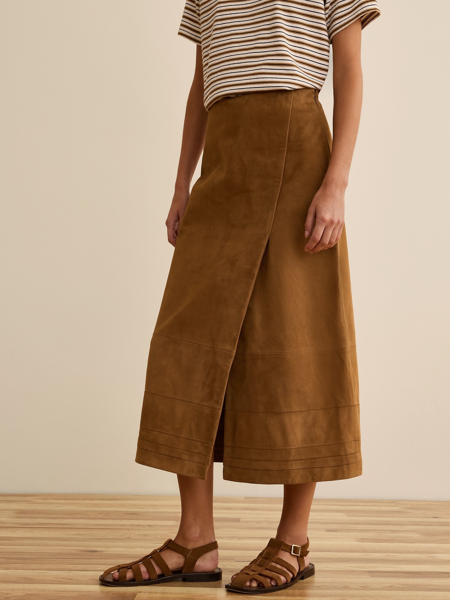 Женская юбка Banana Republic x La Ligne The Suede Wrap Midi, цвет: Карамельный коричневый — фото 4