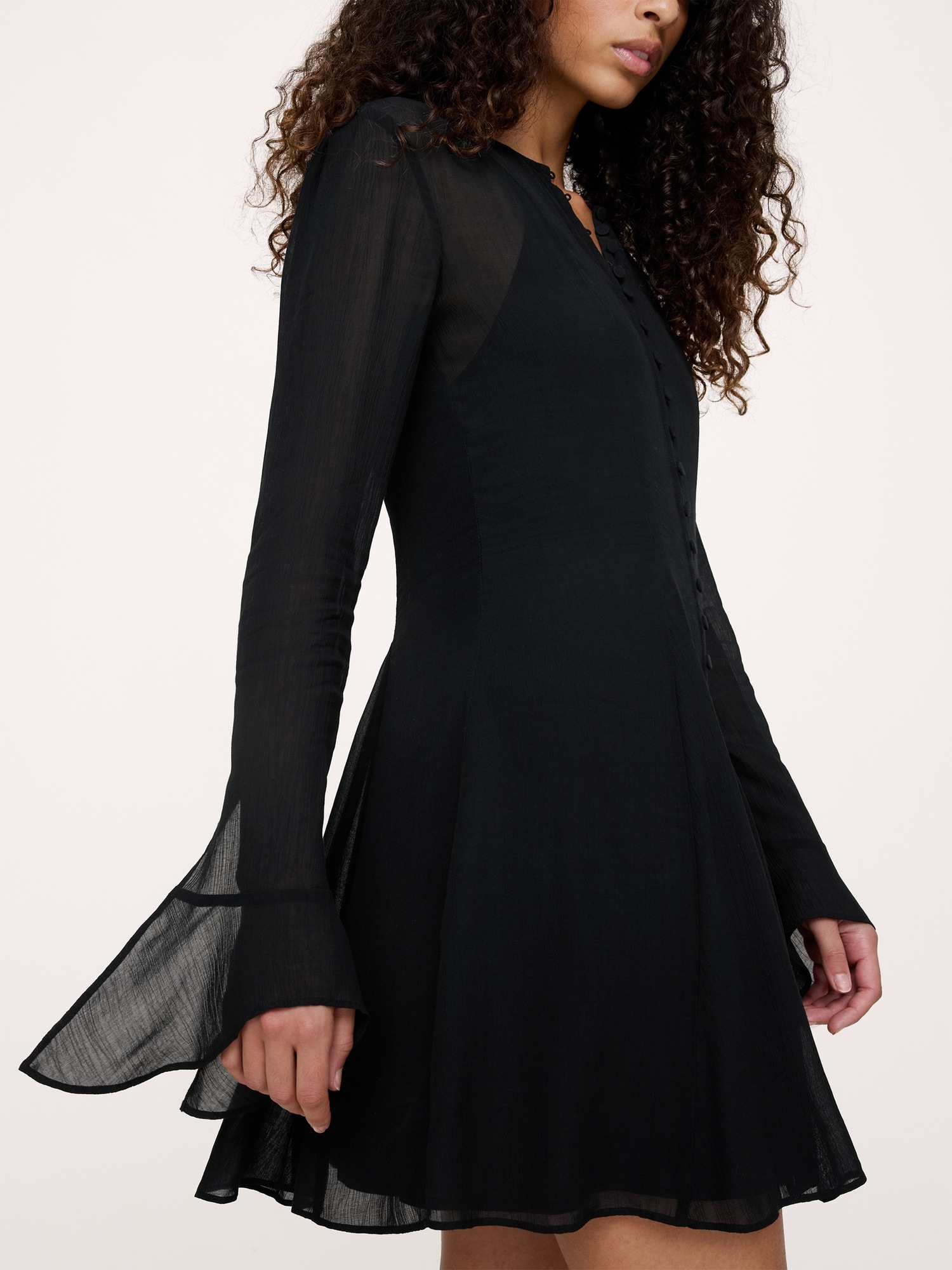 Женское мини-платье из шифона Banana Republic Crinkle Chiffon, цвет: Чёрный — фото 3