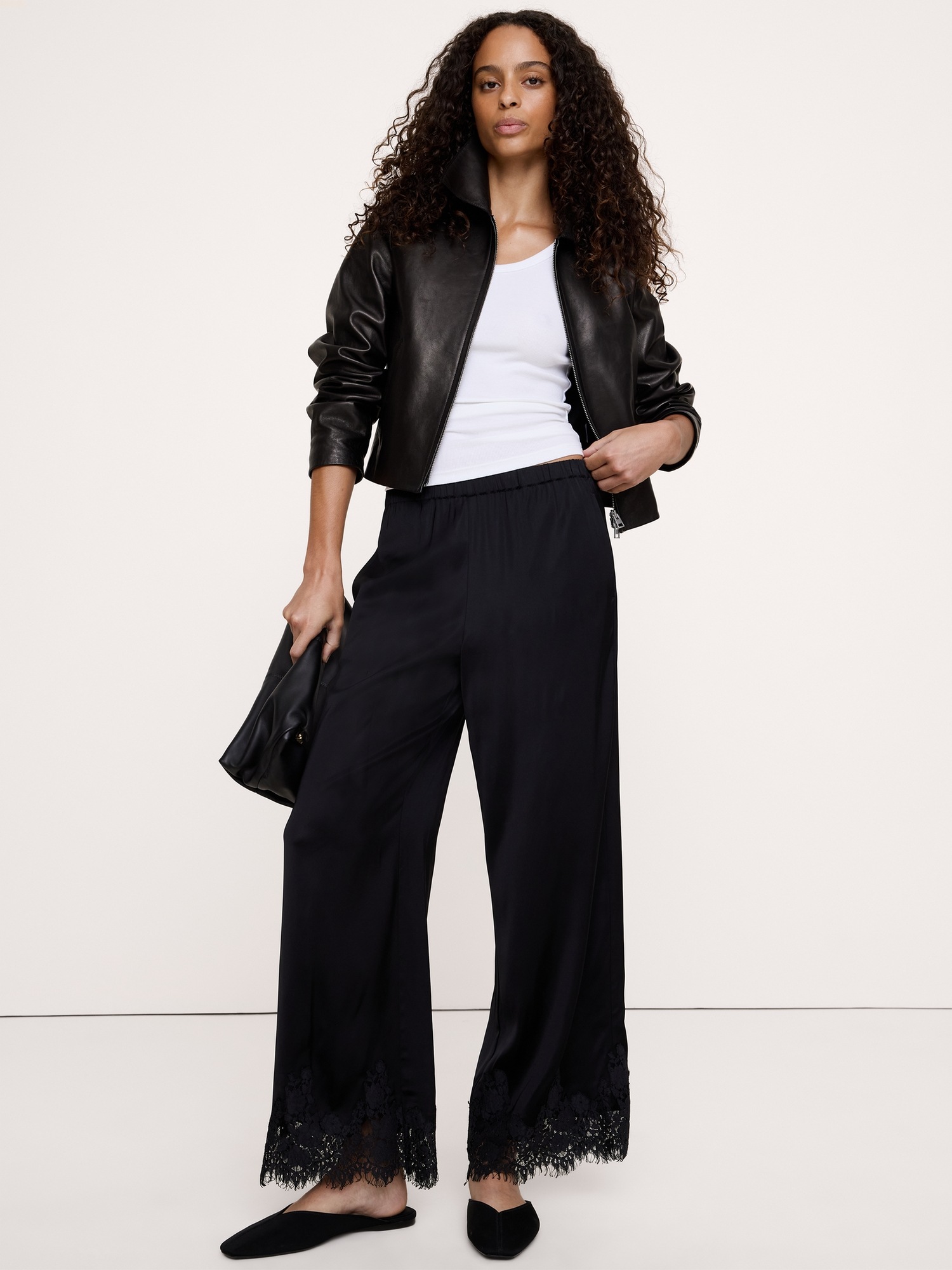 Женские брюки Banana Republic Stretch-Satin Lace-Trim Pull-On Pant, цвет: Чёрный — фото 2