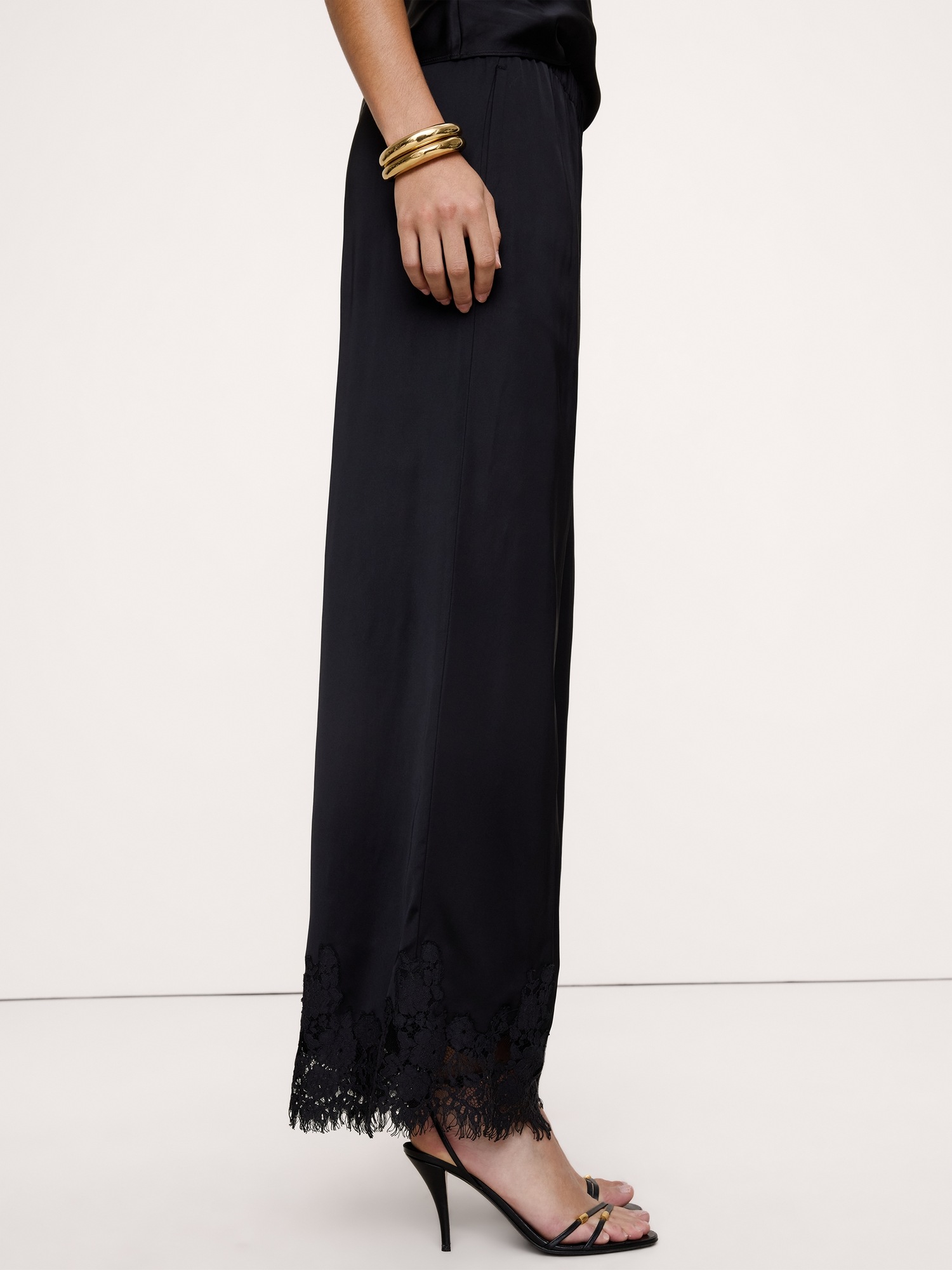 Женские брюки Banana Republic Stretch-Satin Lace-Trim Pull-On Pant, цвет: Чёрный — фото 4
