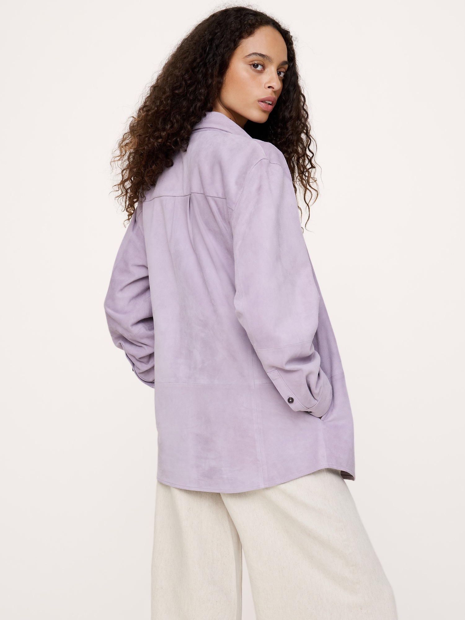 Женская куртка Banana Republic Suede Shirt Jacket, цвет: Сиреневый фиолетовый — фото 2