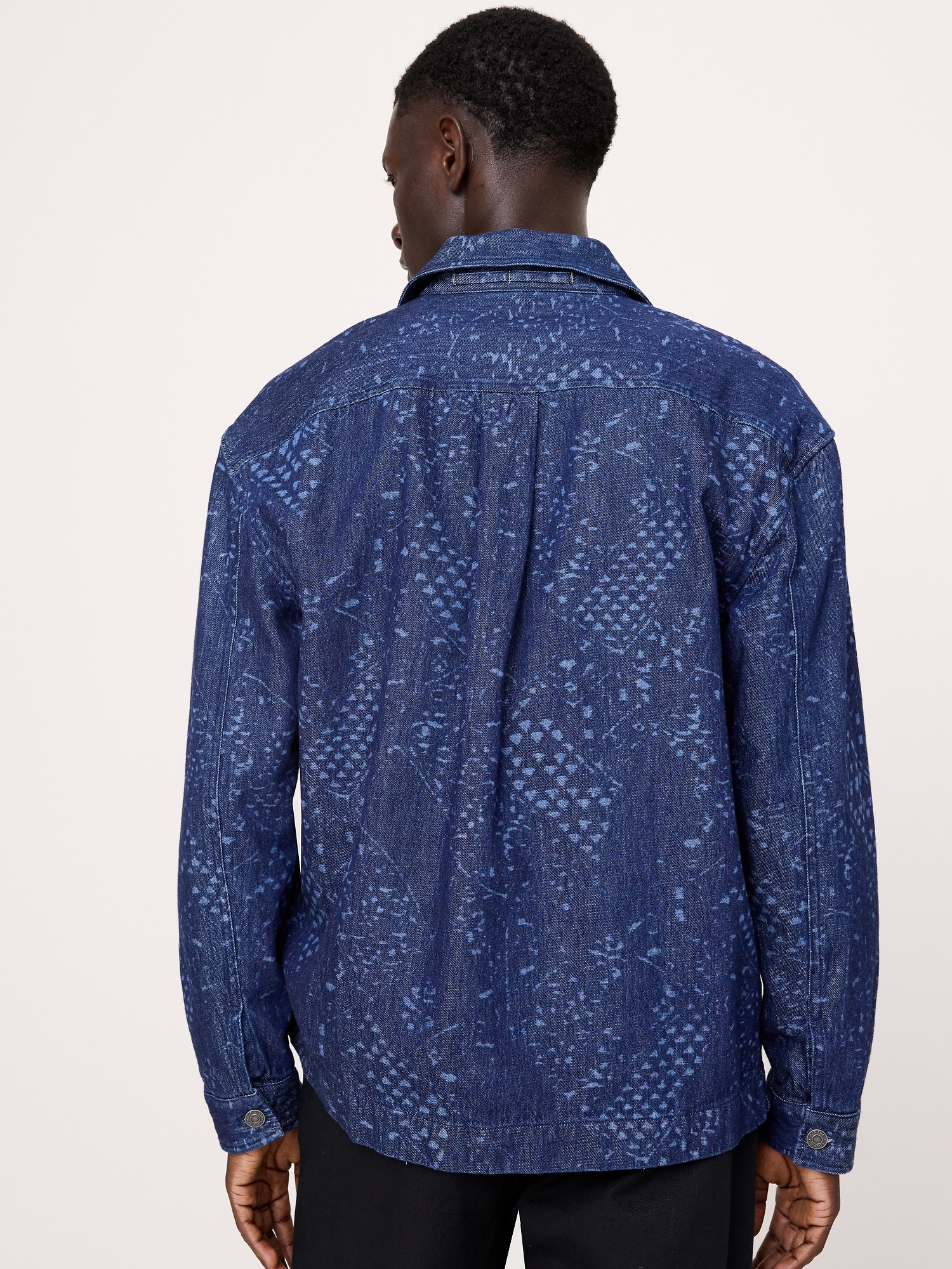 Мужская рубашка Banana Republic Relaxed-Fit Italian Printed Denim Overshirt, цвет: Тёмный индиго синий — фото 2