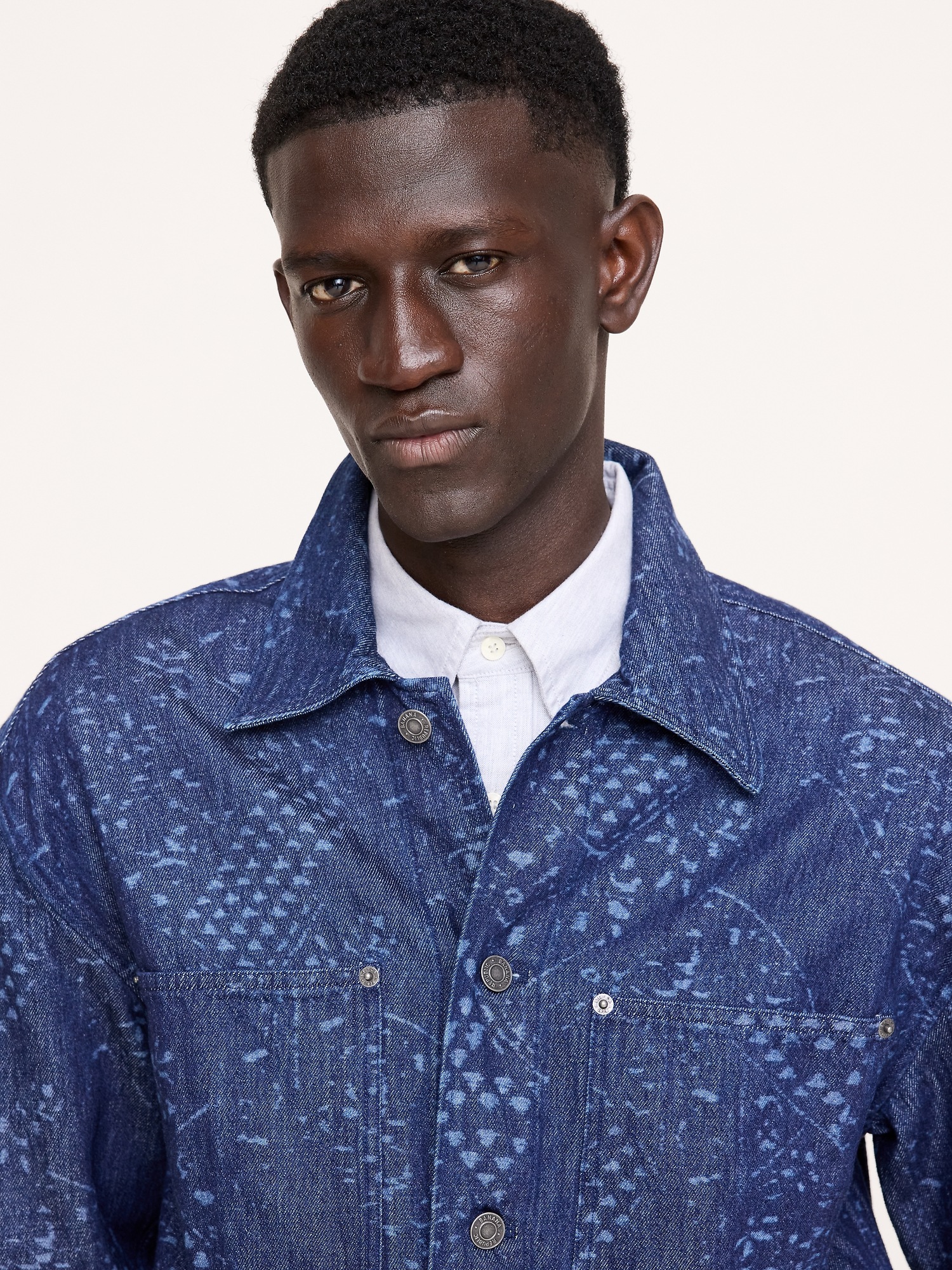 Мужская рубашка Banana Republic Relaxed-Fit Italian Printed Denim Overshirt, цвет: Тёмный индиго синий — фото 5